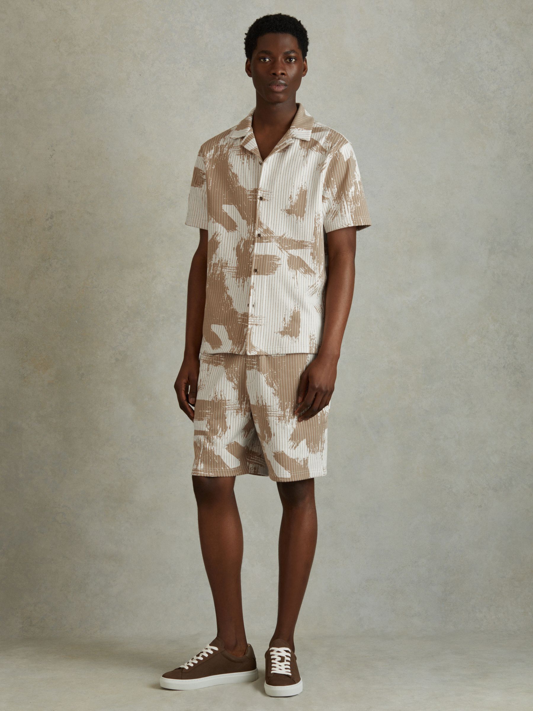 Brushstroke Print Cuban Collar Shirt in Sand/White