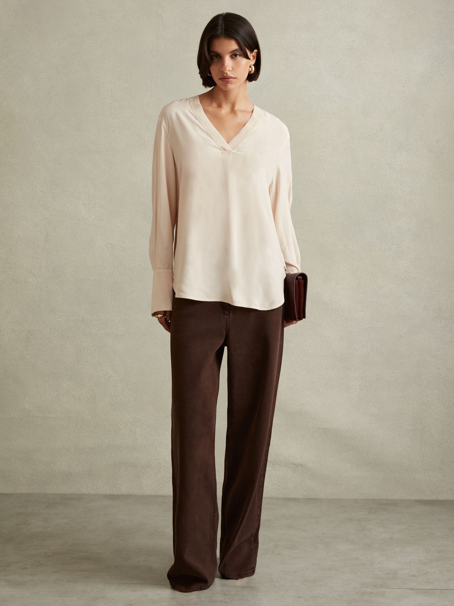 Relaxed High-Low V-Neck Top in Pale Pink