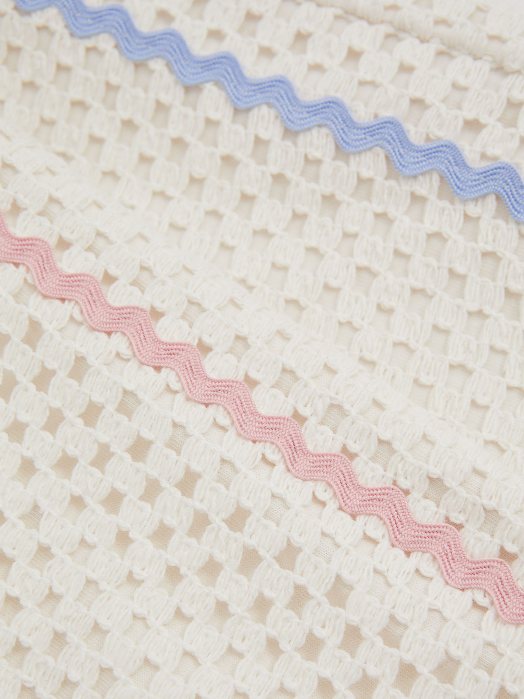 Palma Ecru Ché Crochet Contrast Trim Drawstring Shorts