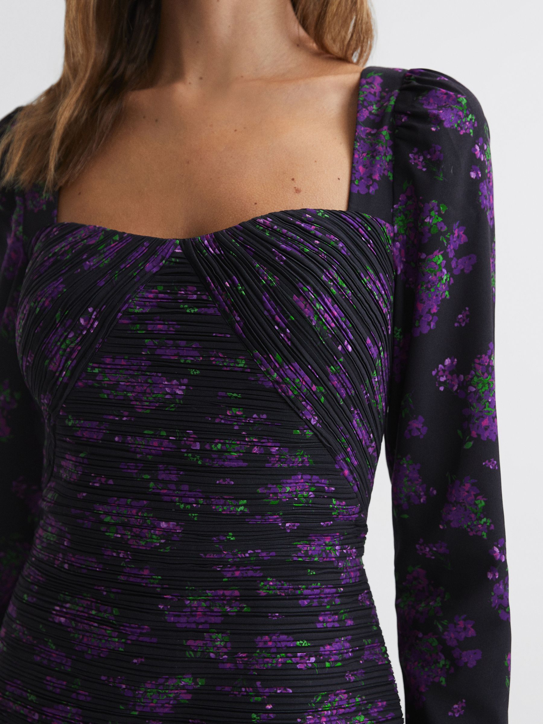 Amur Pleated Floral Bodycon Mini Dress in Hydrangea Berry