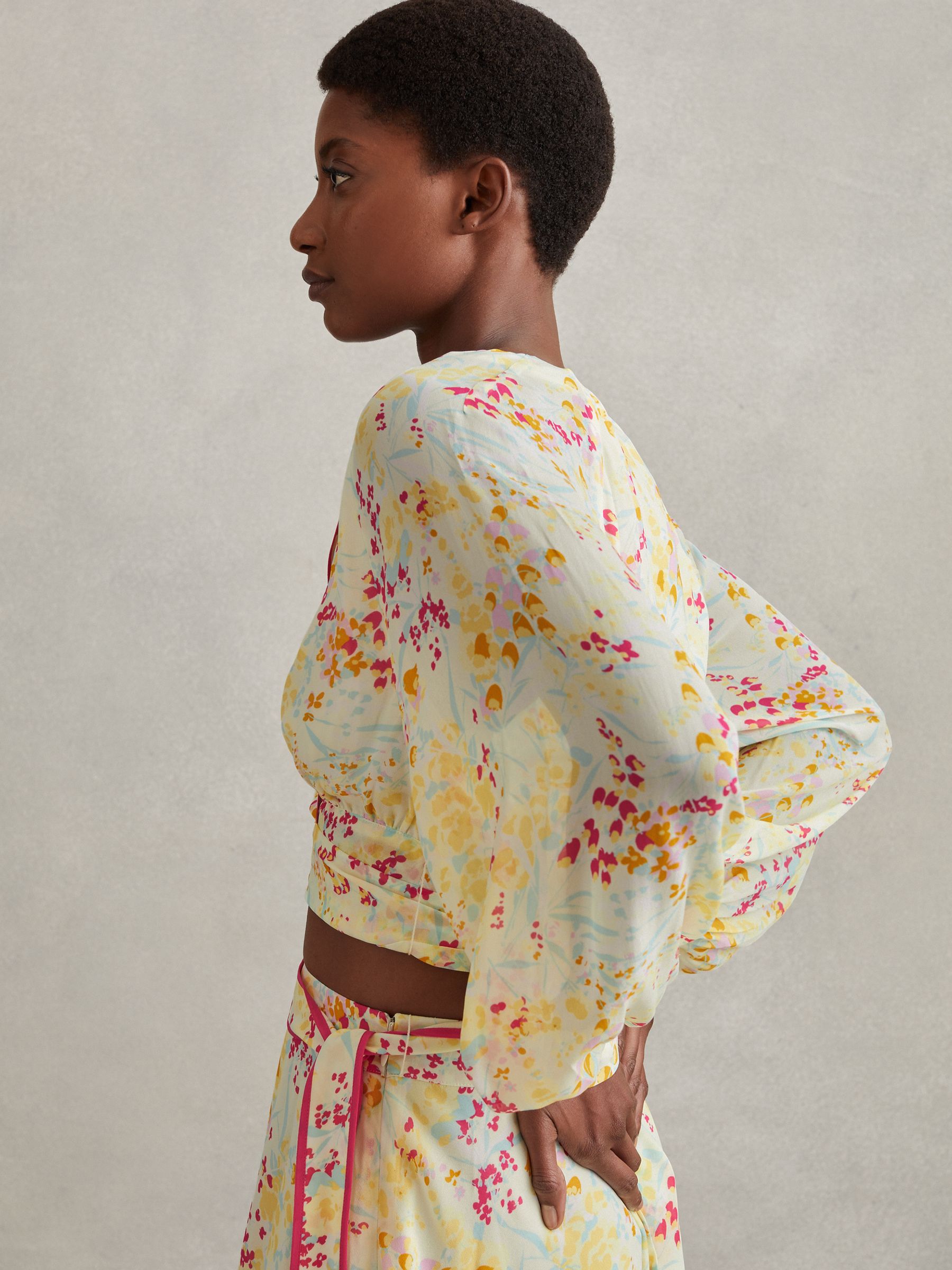 Floral Print Tie Waist Cropped Blouse in Pink/Yellow