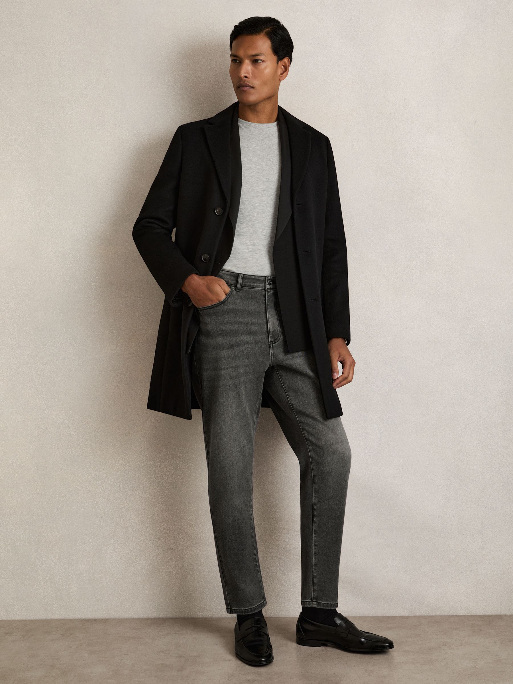 Relaxed-Fit Cropped Jeans in Washed Black