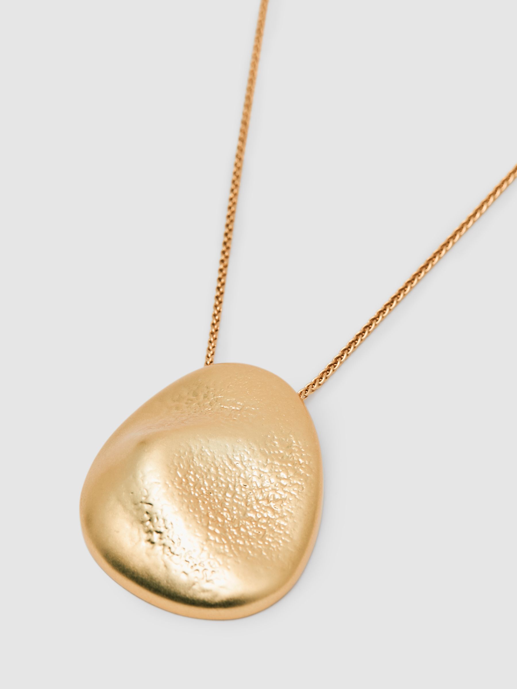 Tone Textured Pebble Pendant Necklace in Gold