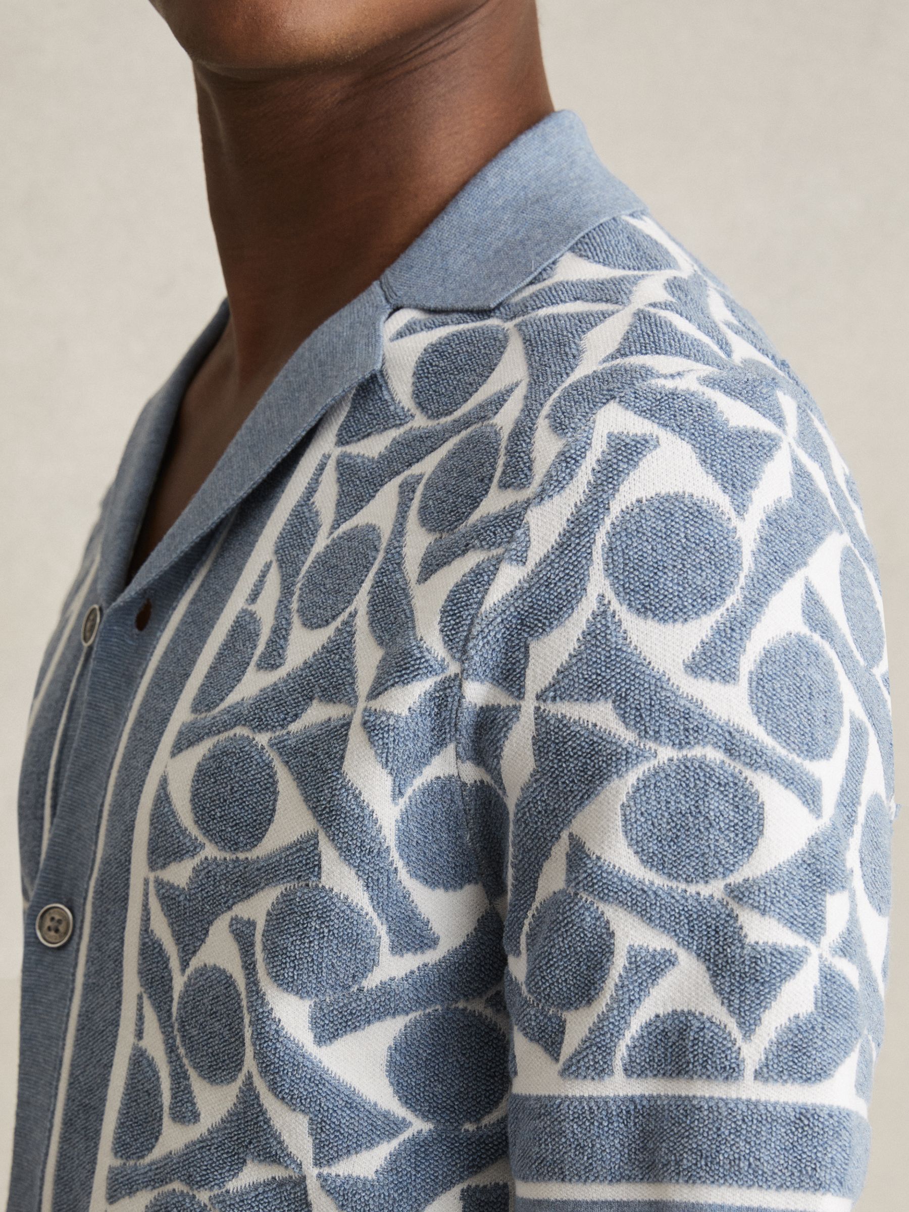 Abstract Pattern Towelling Shirt in Soft Blue/White