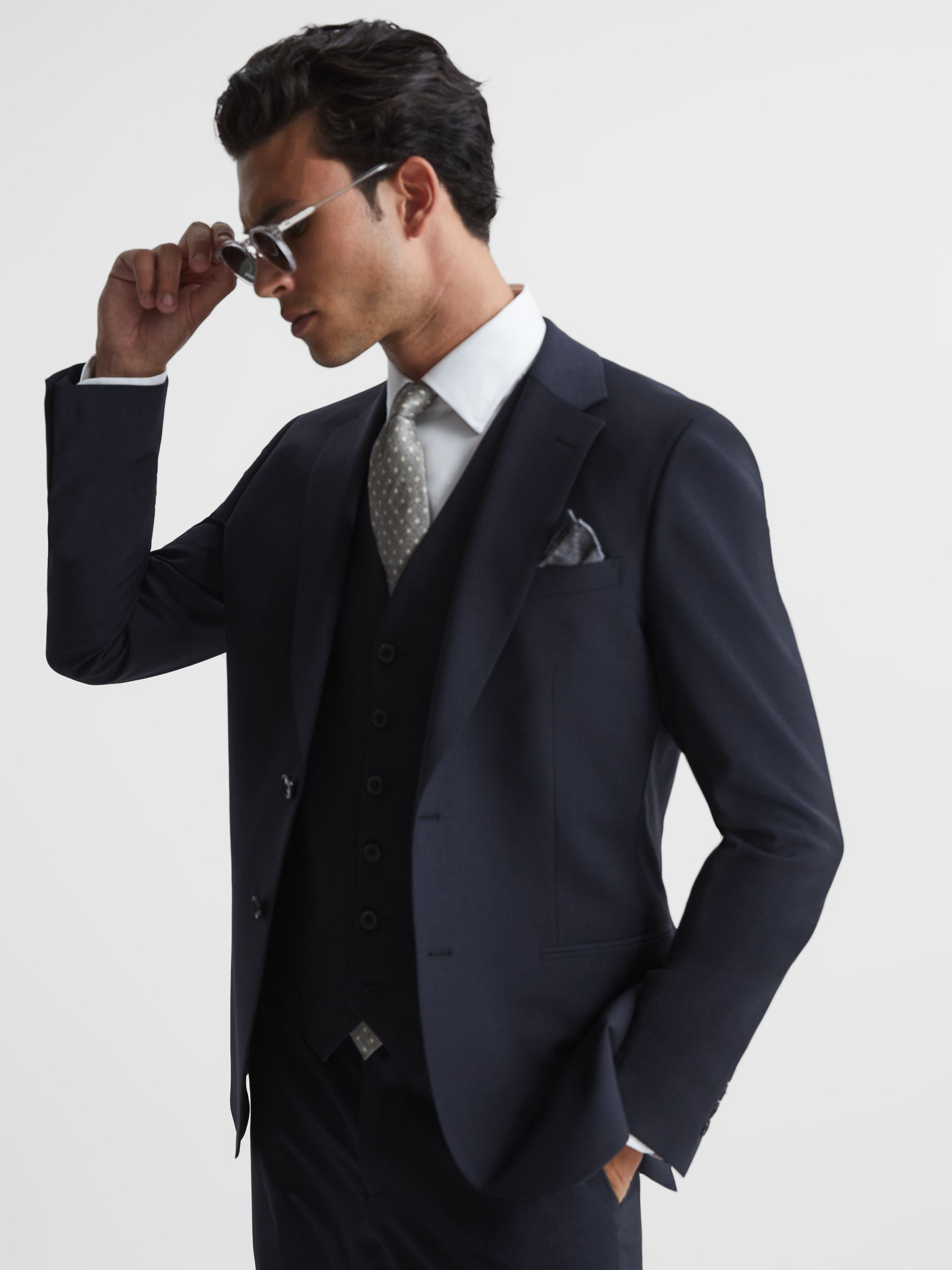 Modern Fit Travel Blazer in Navy