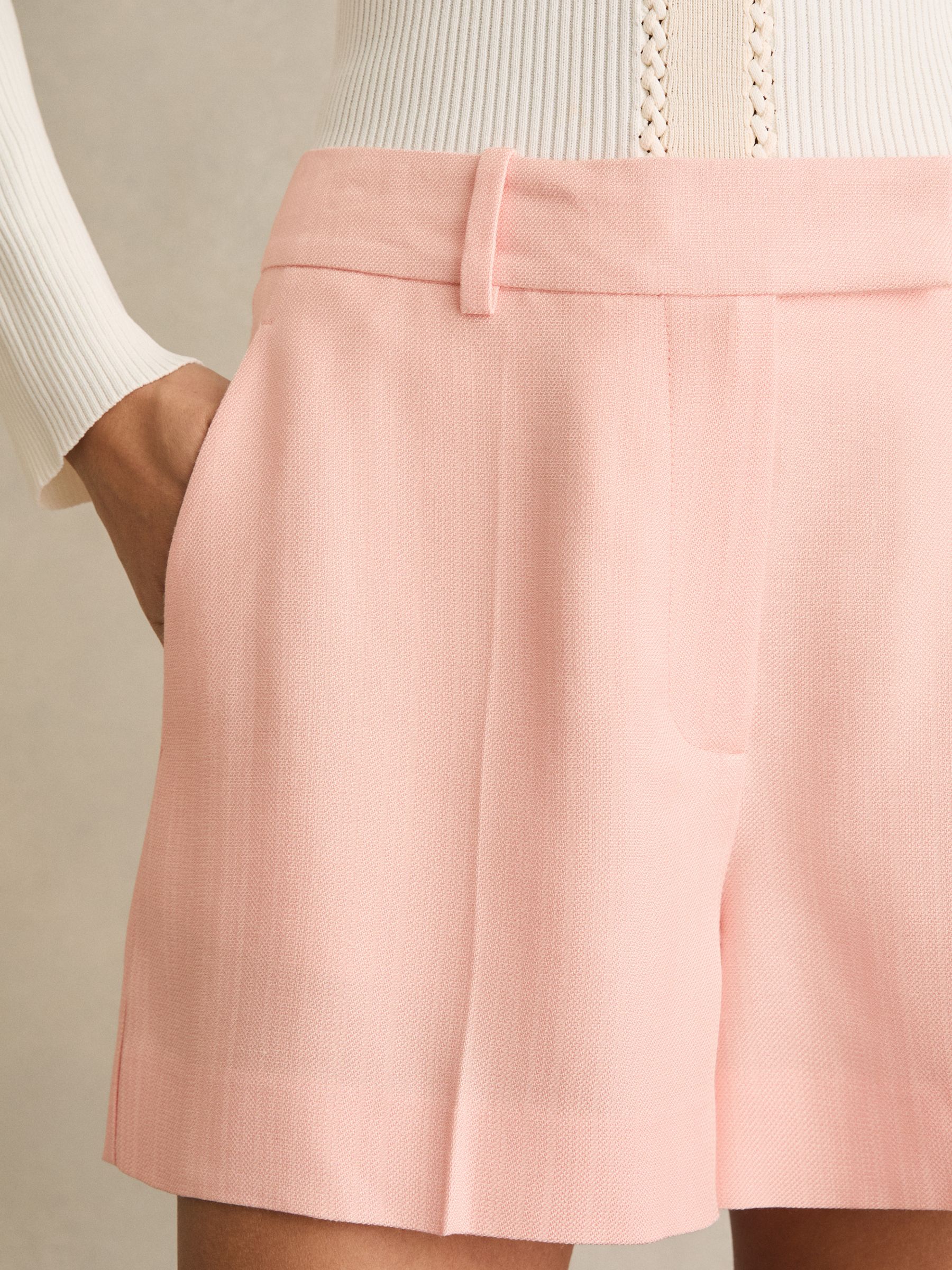 Mid-Rise Tailored Shorts in Pink