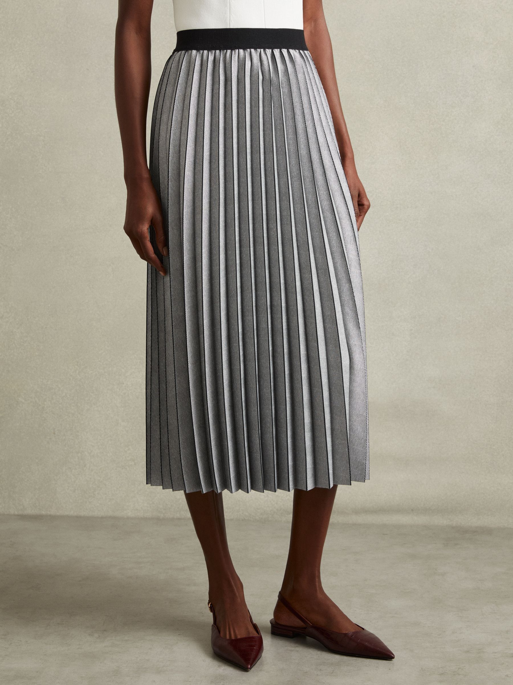Checked Pleated Midi Skirt in Grey