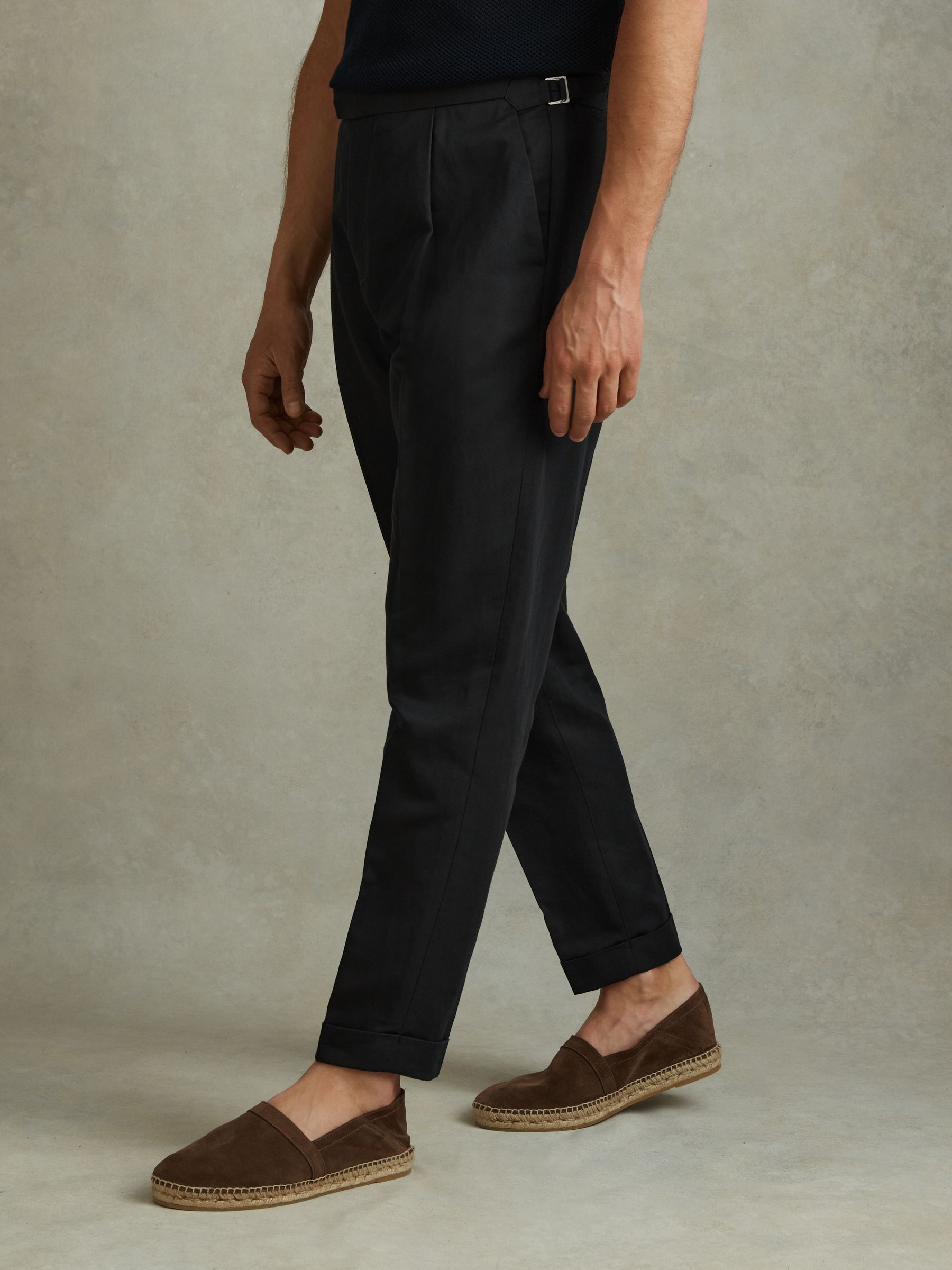 Relaxed Cropped Trousers with Turned-Up Hems in Black