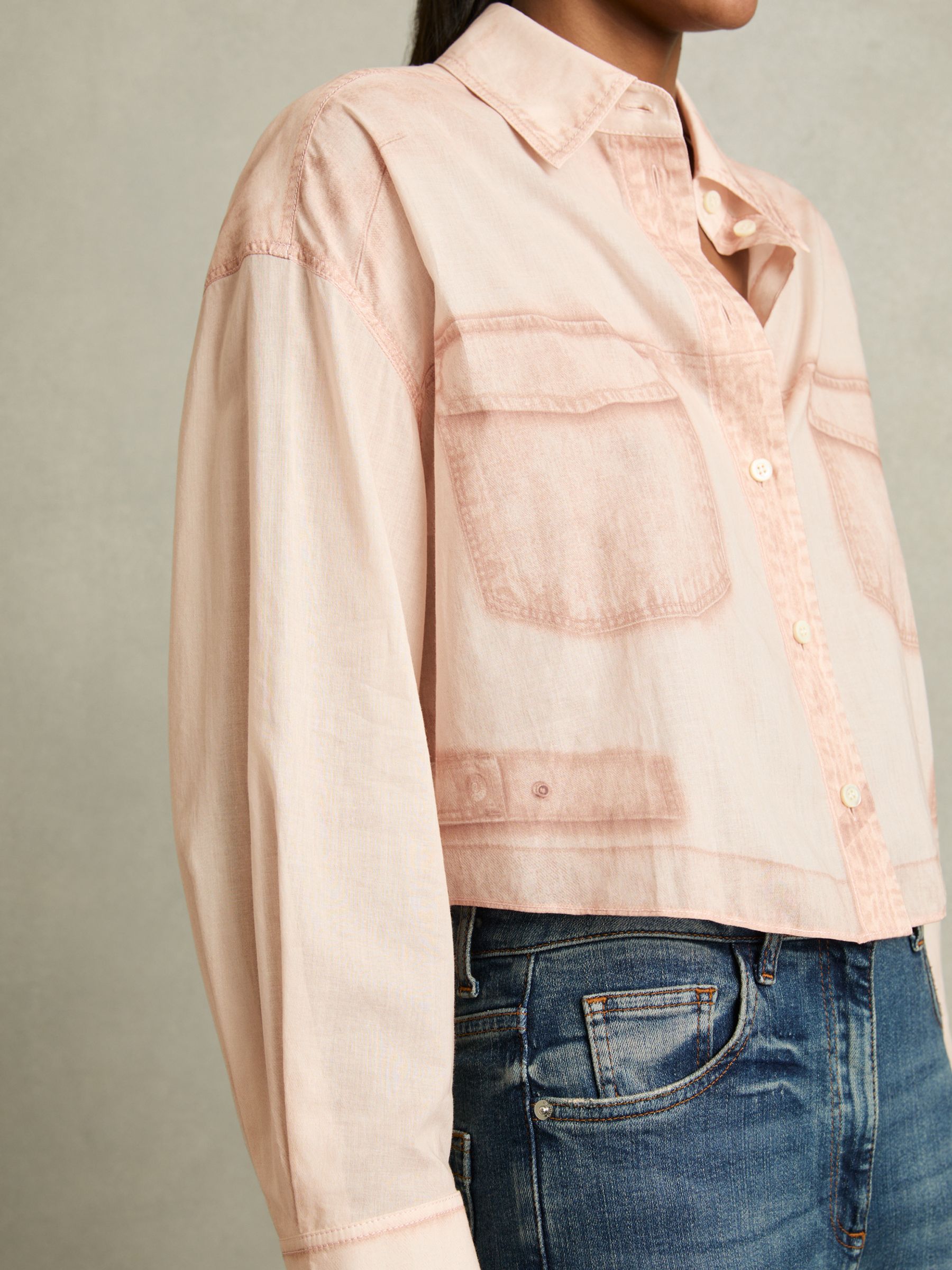 Cotton Denim-Print Cropped Shirt in Pale Pink
