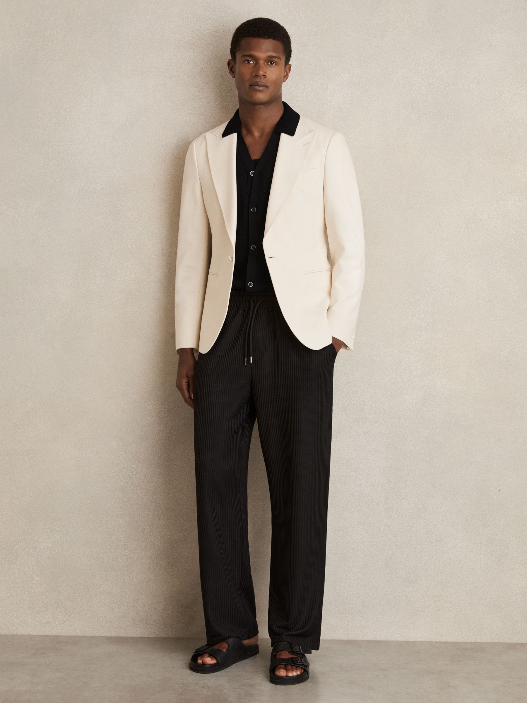 V-Neck Collar Textured-Knit Shirt in Black