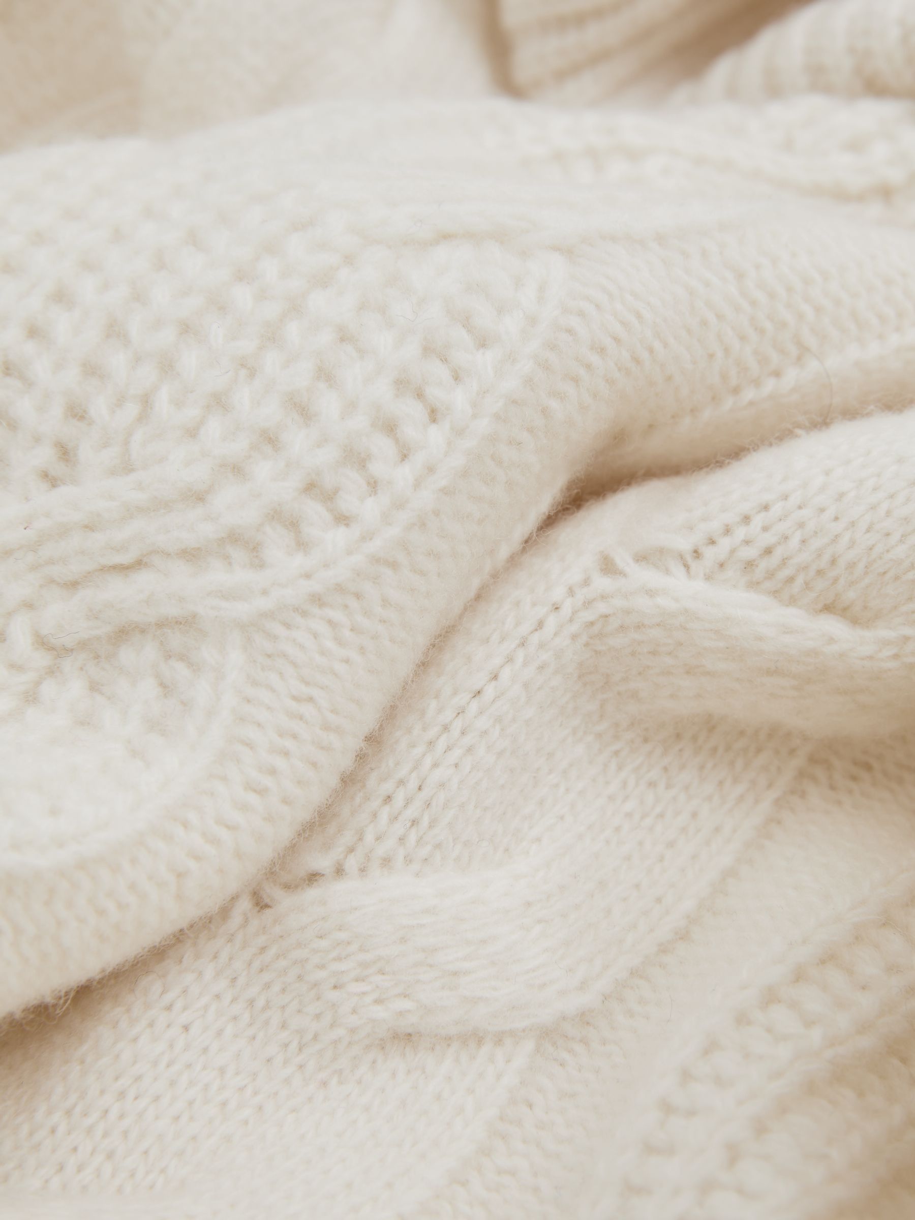 Wool-Cashmere Cable Knit Roll Neck Jumper in Cream