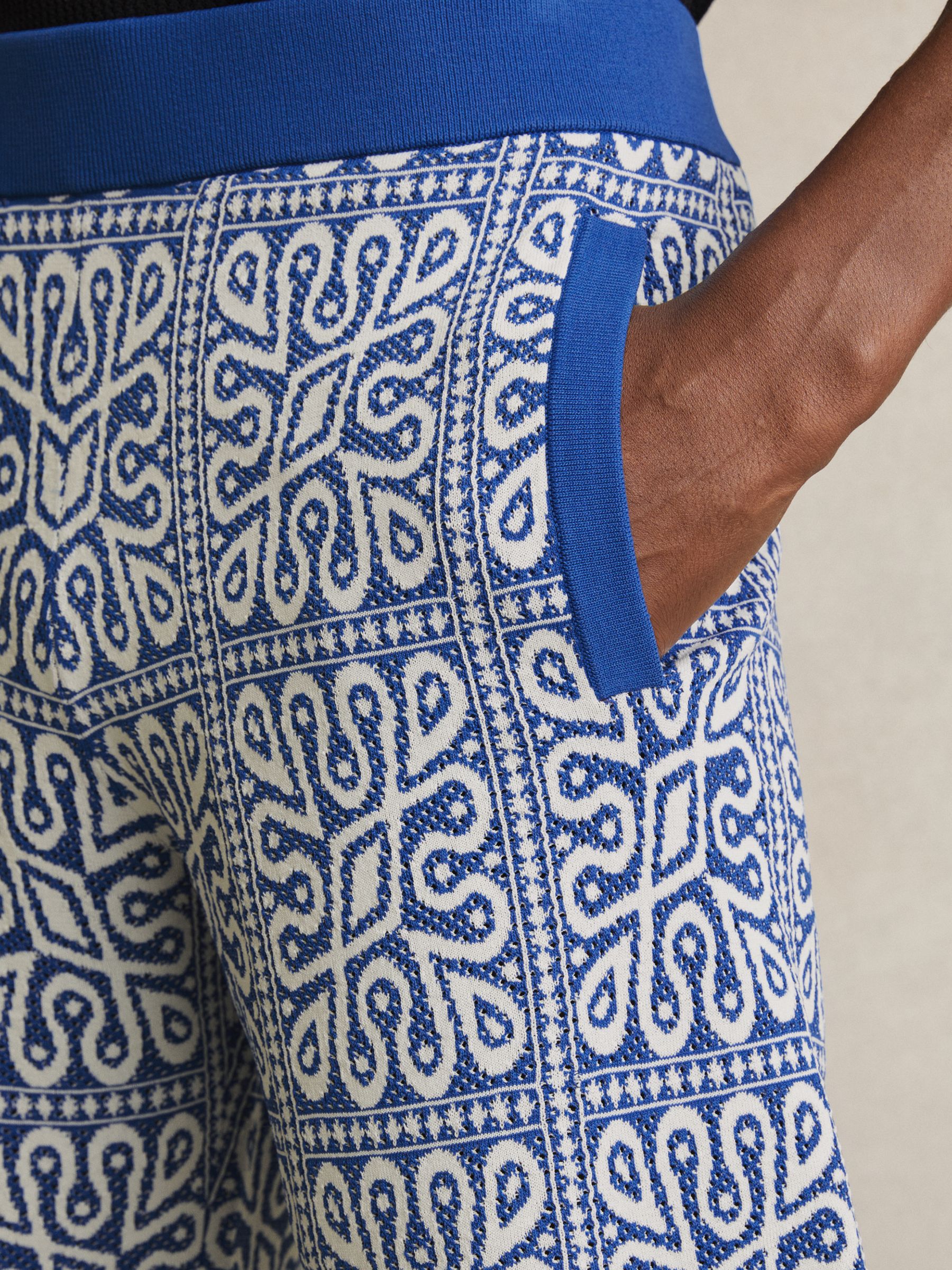 Tile Pattern Knit Shorts in Blue/White