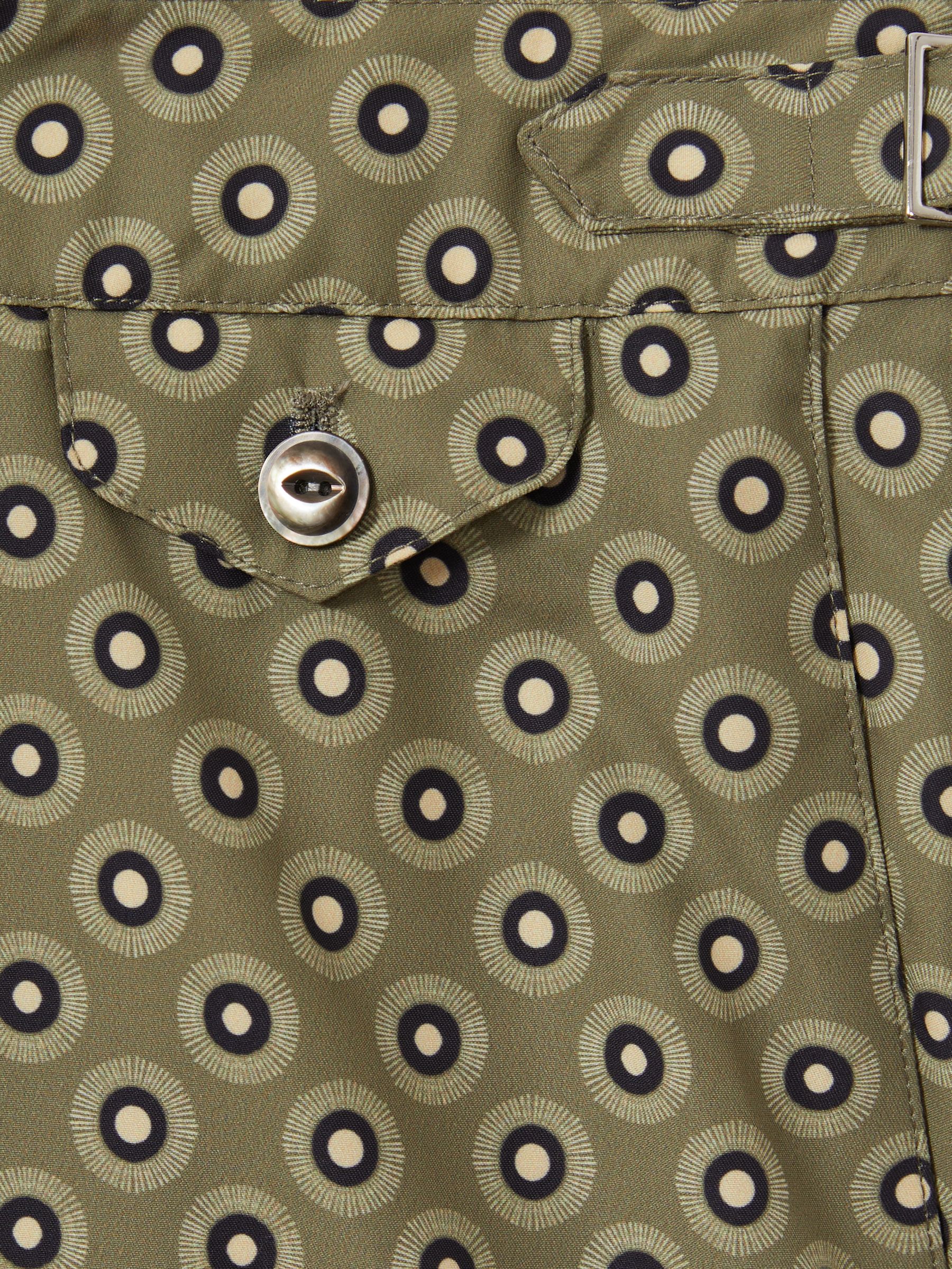 Hemingsworth Ikat-Print Swim Shorts in Olive