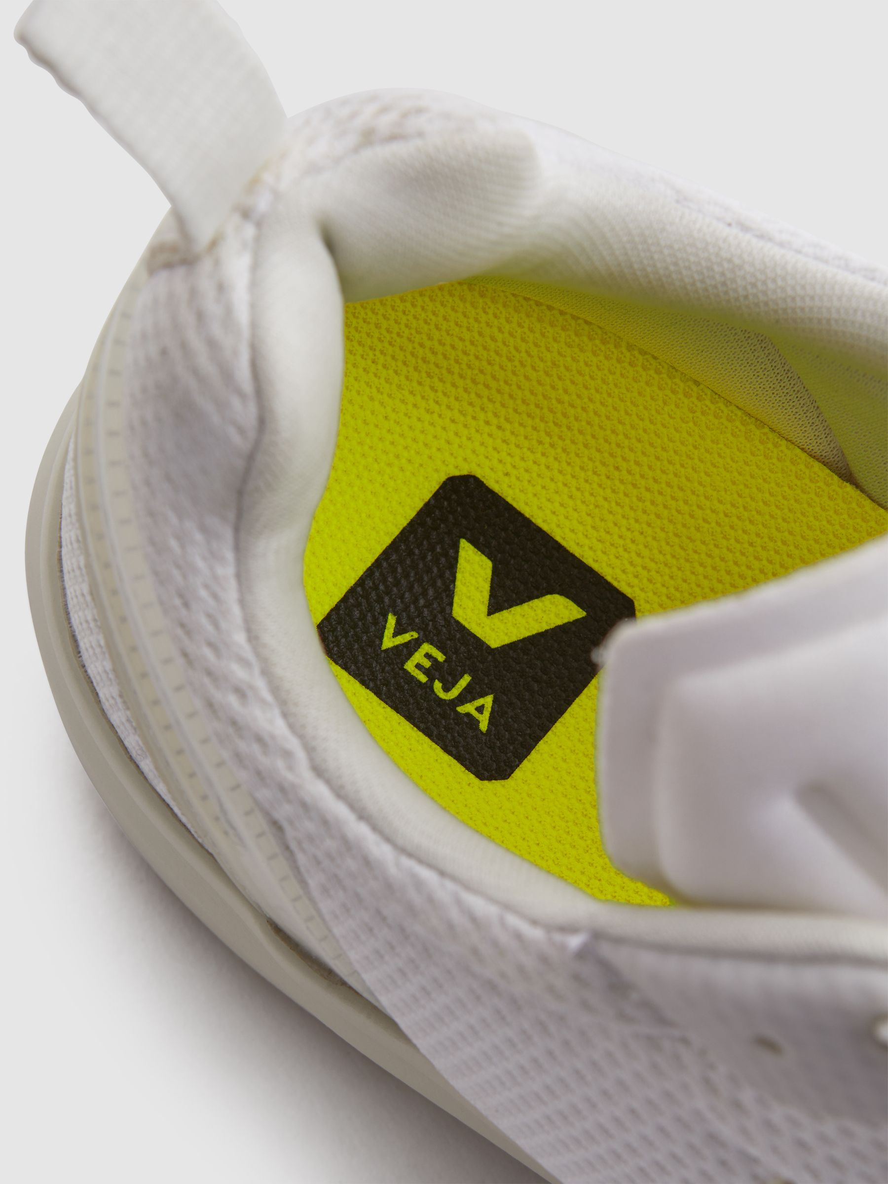 Veja Mesh Running Trainers in White Pierre