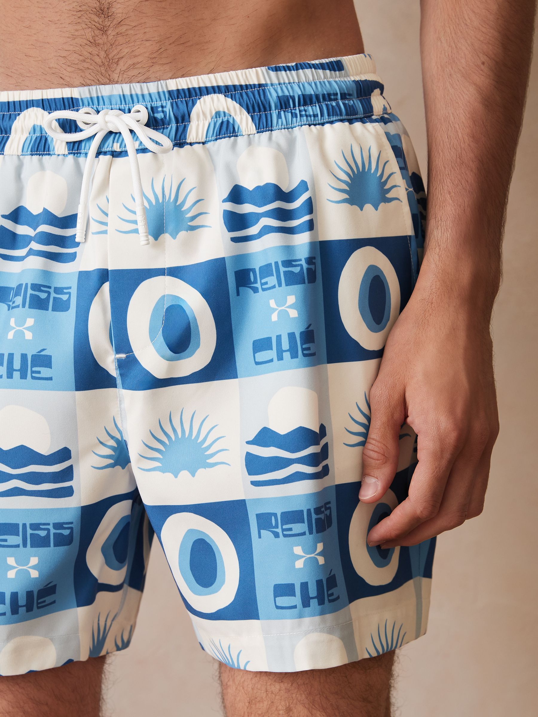 Reiss | Ché Sunset-Print Swim Shorts in Blue Multi