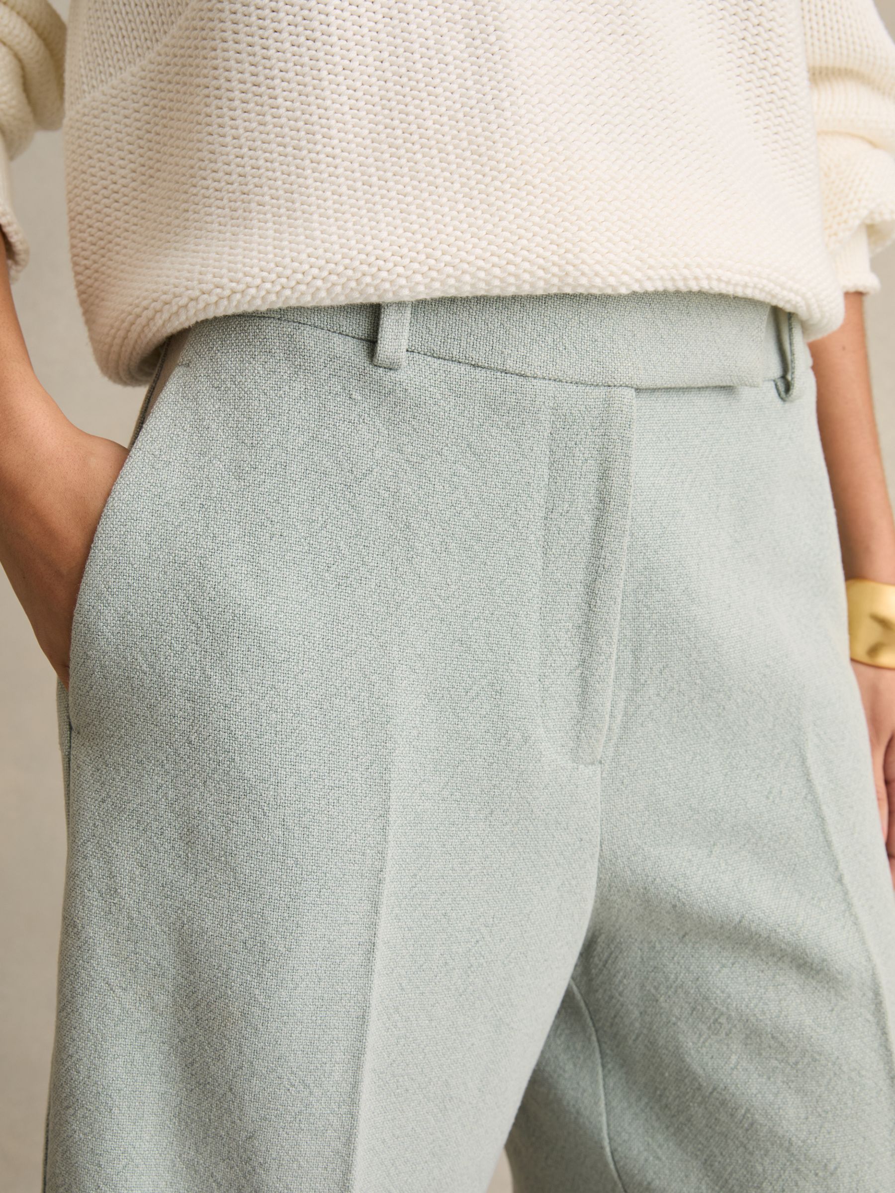 Tailored Bermuda Shorts with Linen in Blue