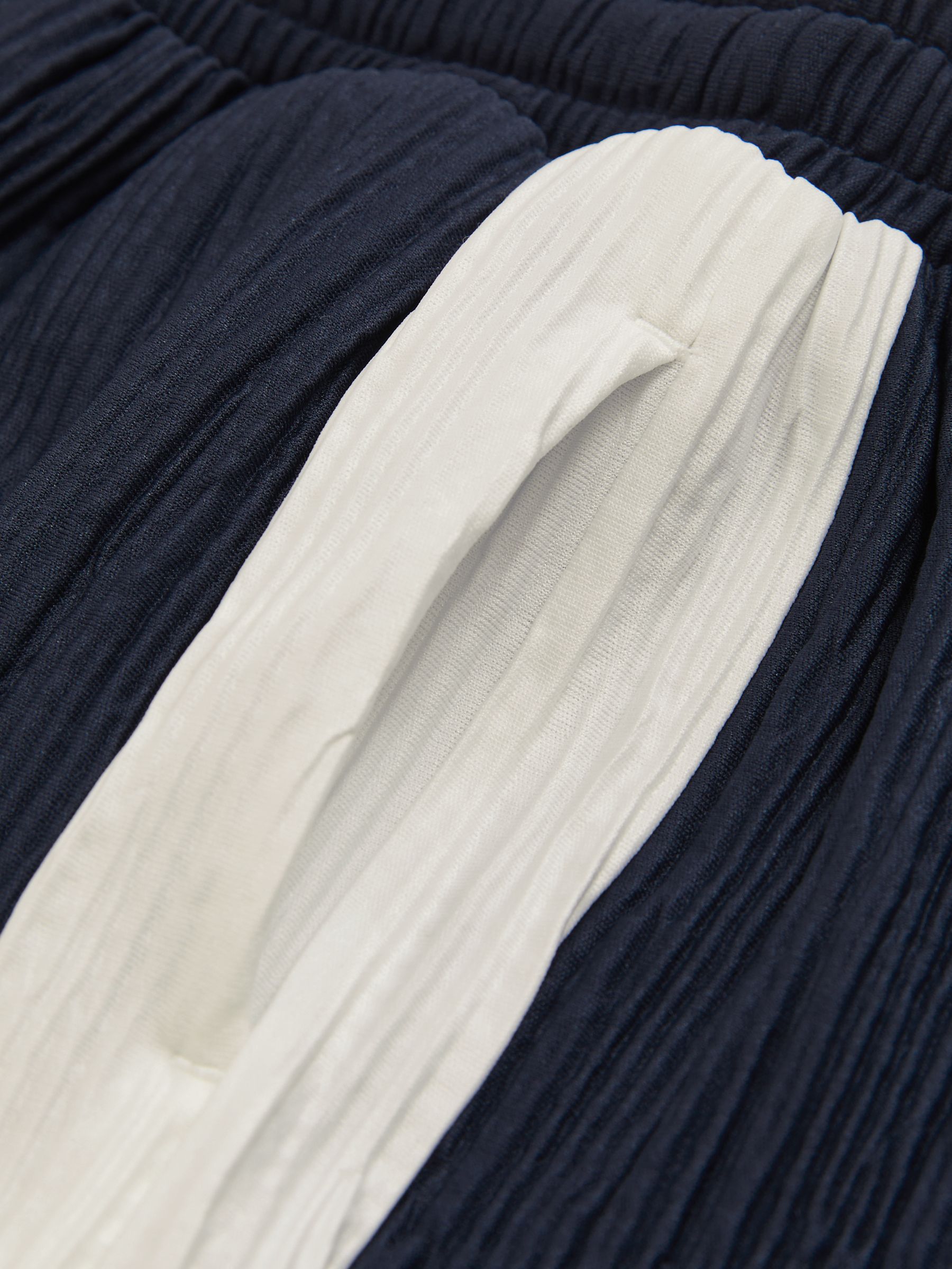 9-13 yrs Plissé Colour-Block Shorts in Navy/White