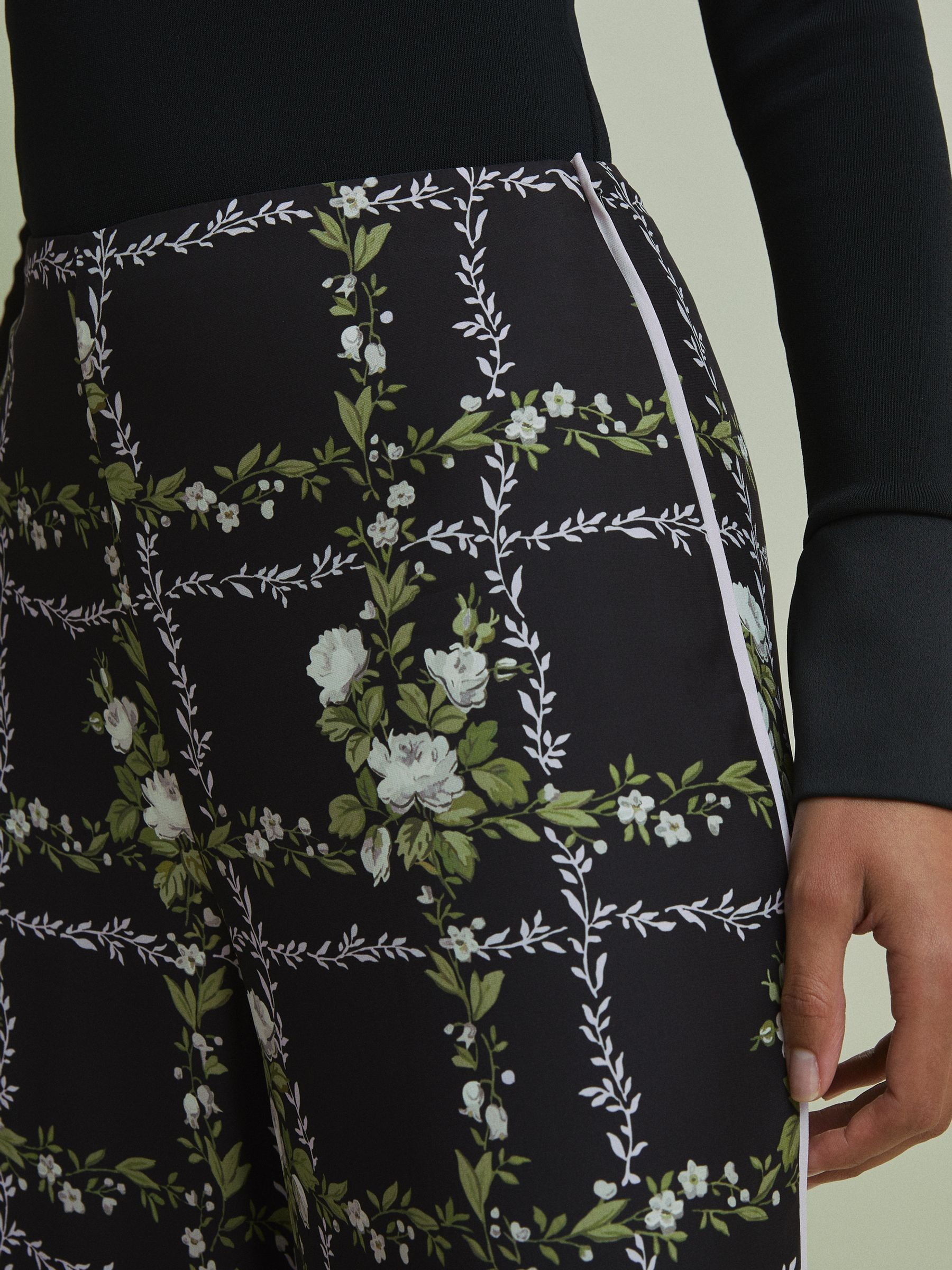 Florere High Rise Wide Leg Trousers in Black