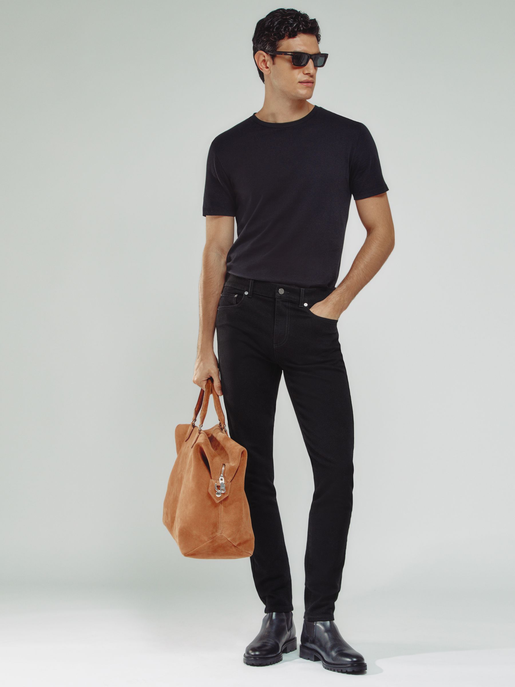 Skinny-Fit Jeans in Stay Black