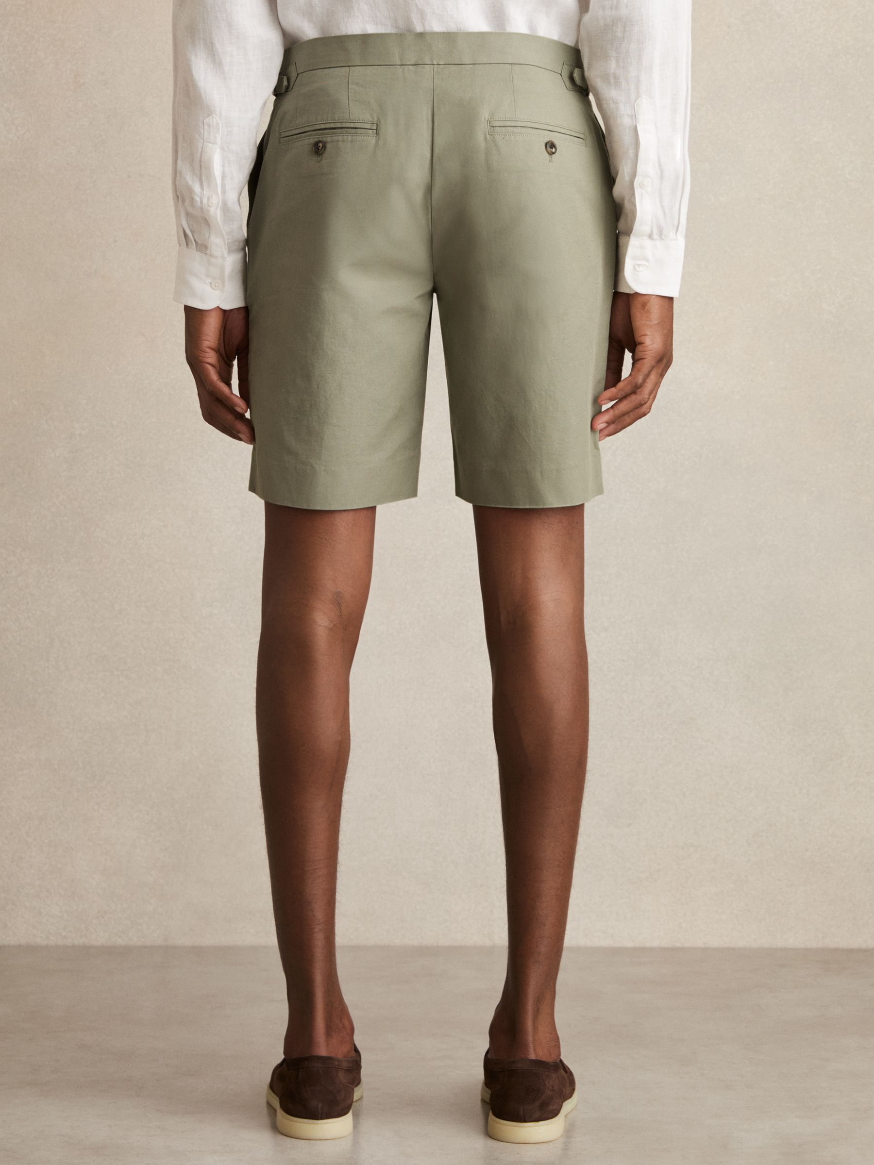 Cotton-Linen Tailored Shorts in Pistachio