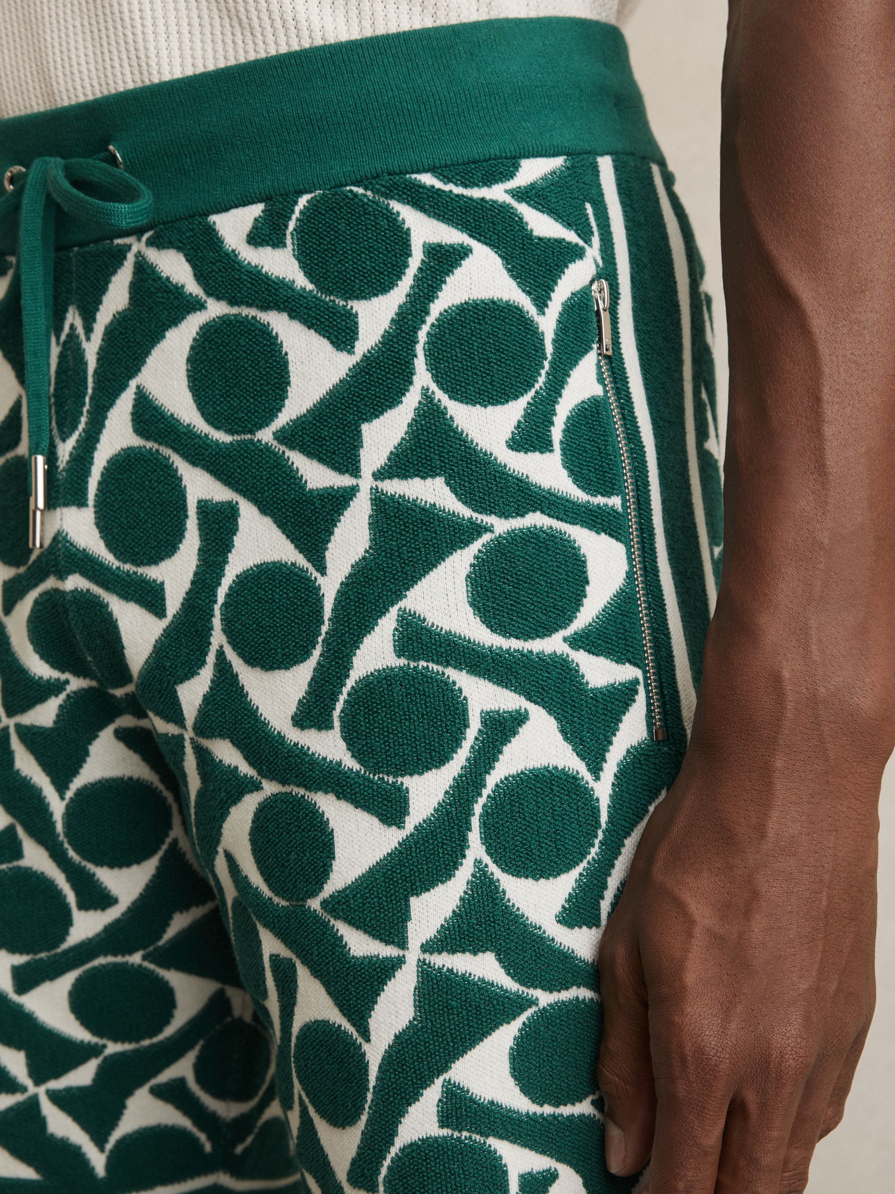 Abstract-Pattern Towelling Shorts in Green/White