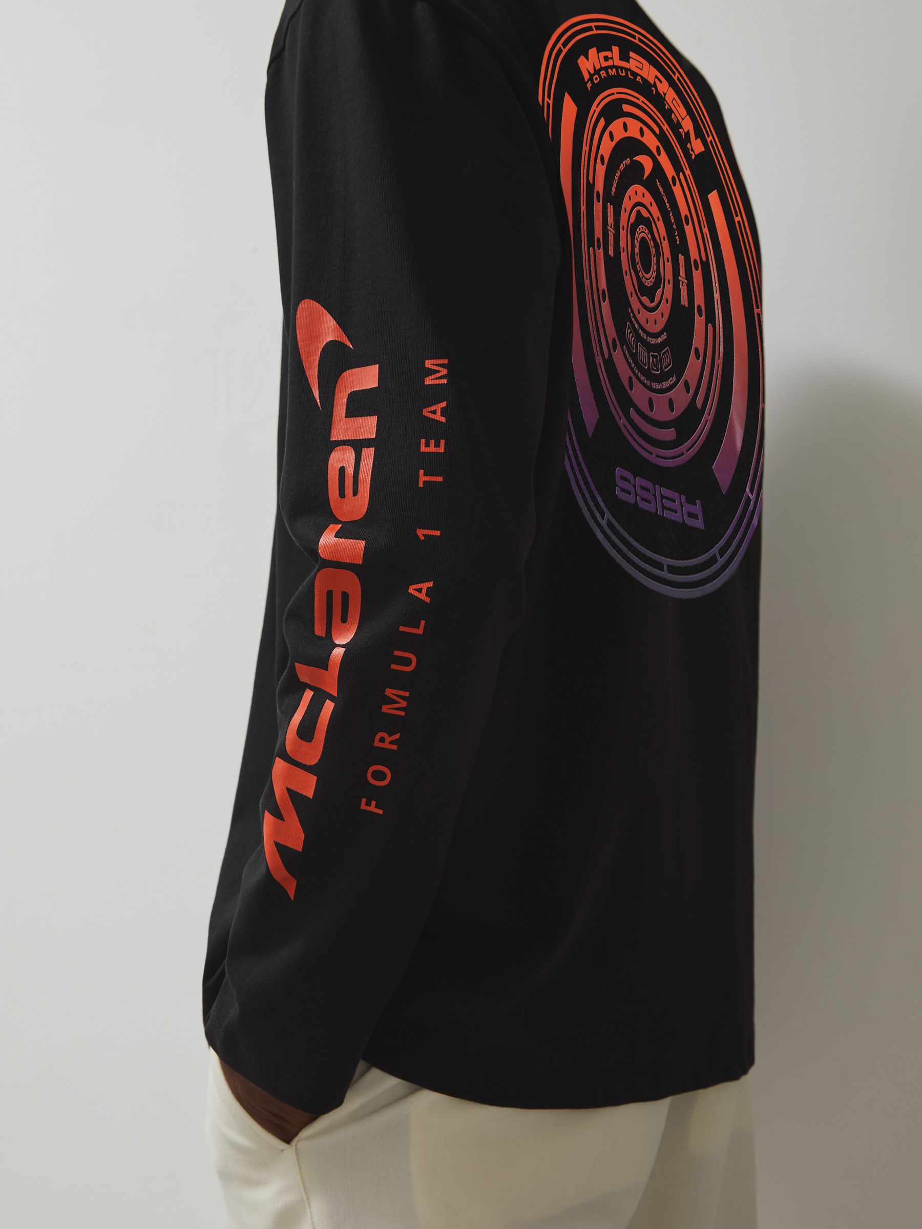 Unisex Fit McLaren F1 Team Tyre-Print T-Shirt in Black