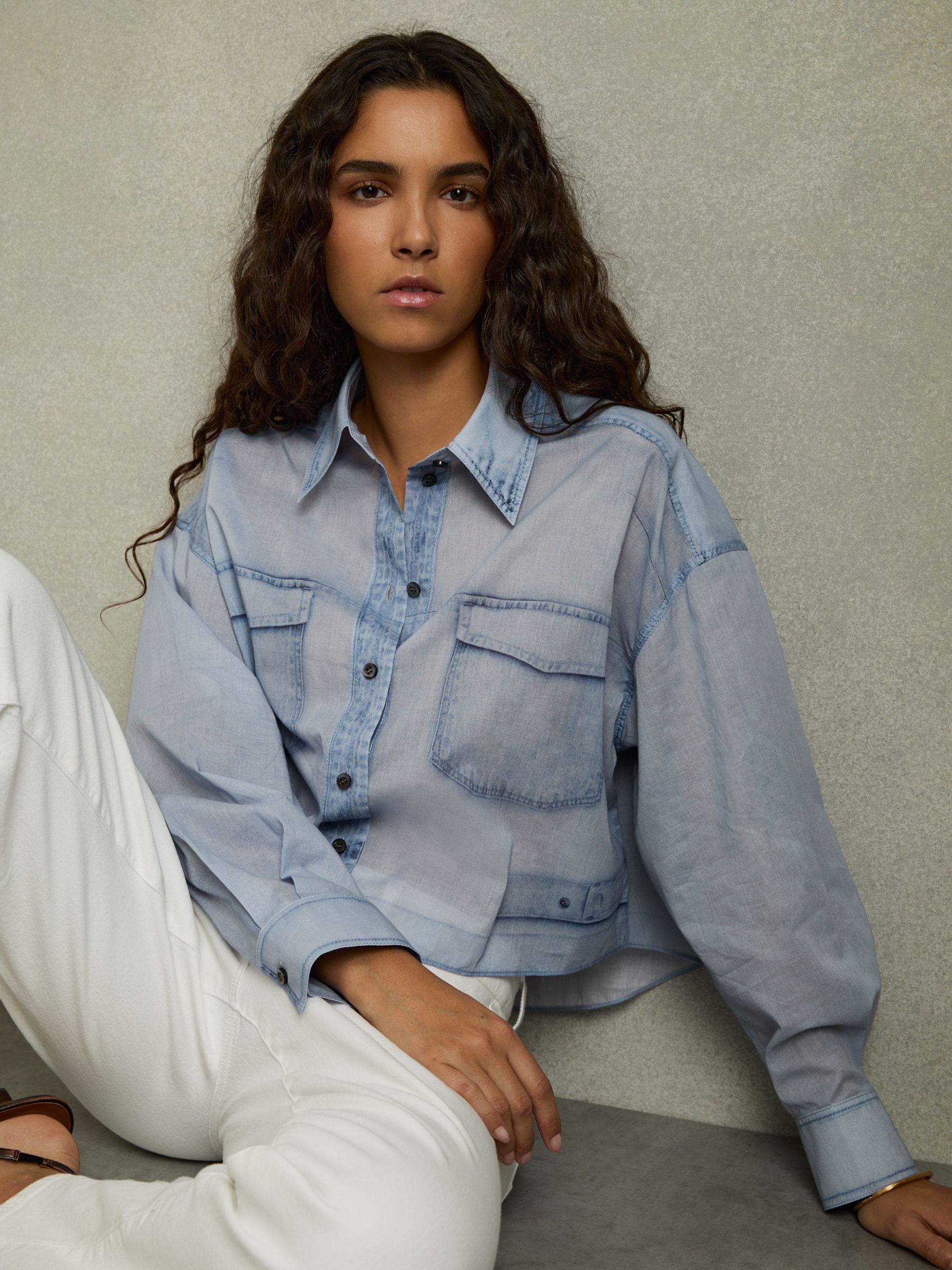 Cotton Denim-Print Cropped Shirt in Blue
