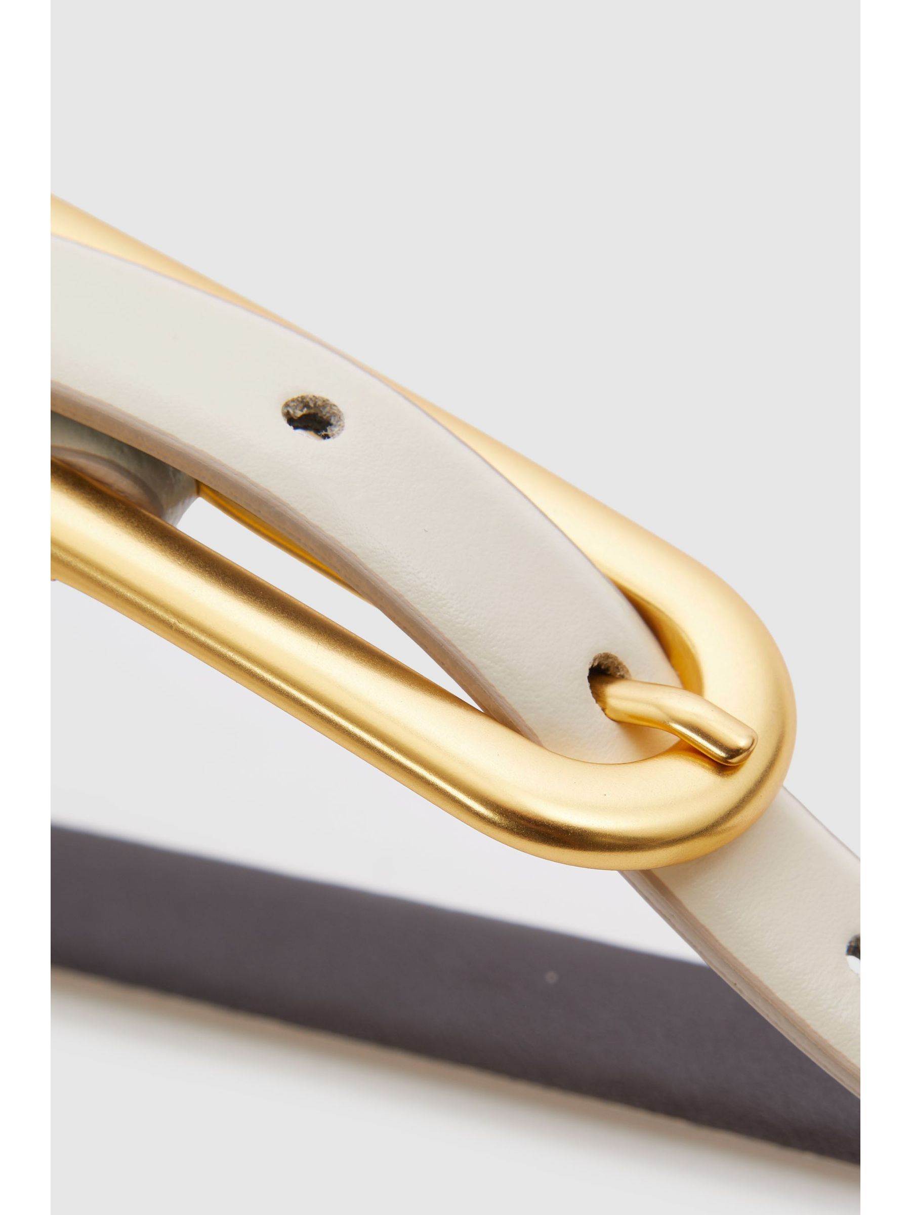 Thin Leather Elongated Buckle Belt in Off White