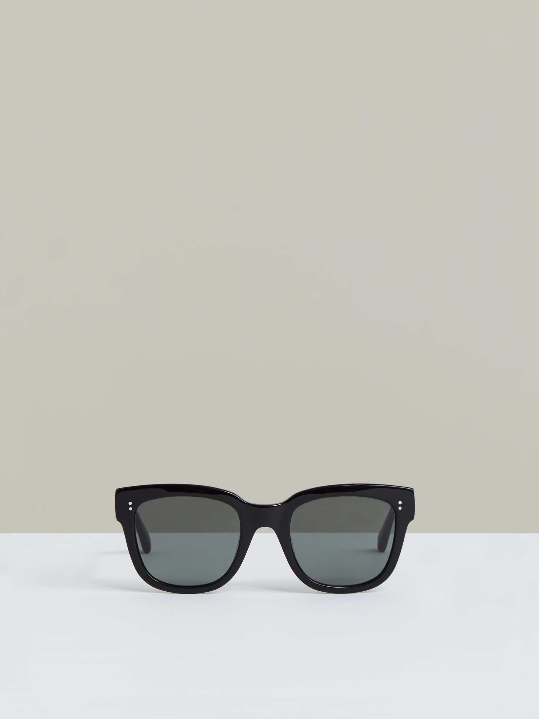 MESSYWEEKEND Square Frame Sunglasses in Black
