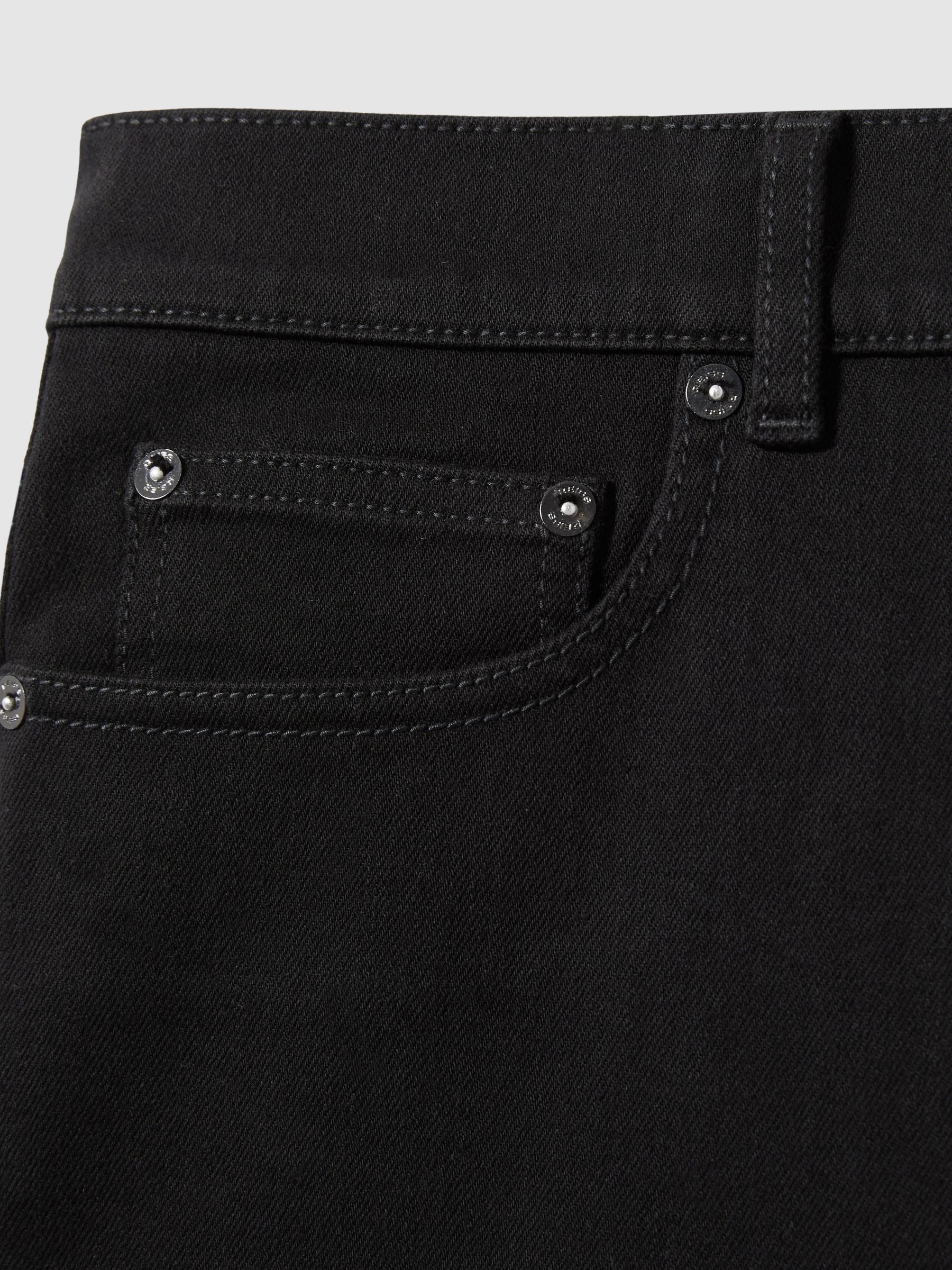 Skinny-Fit Jeans in Stay Black