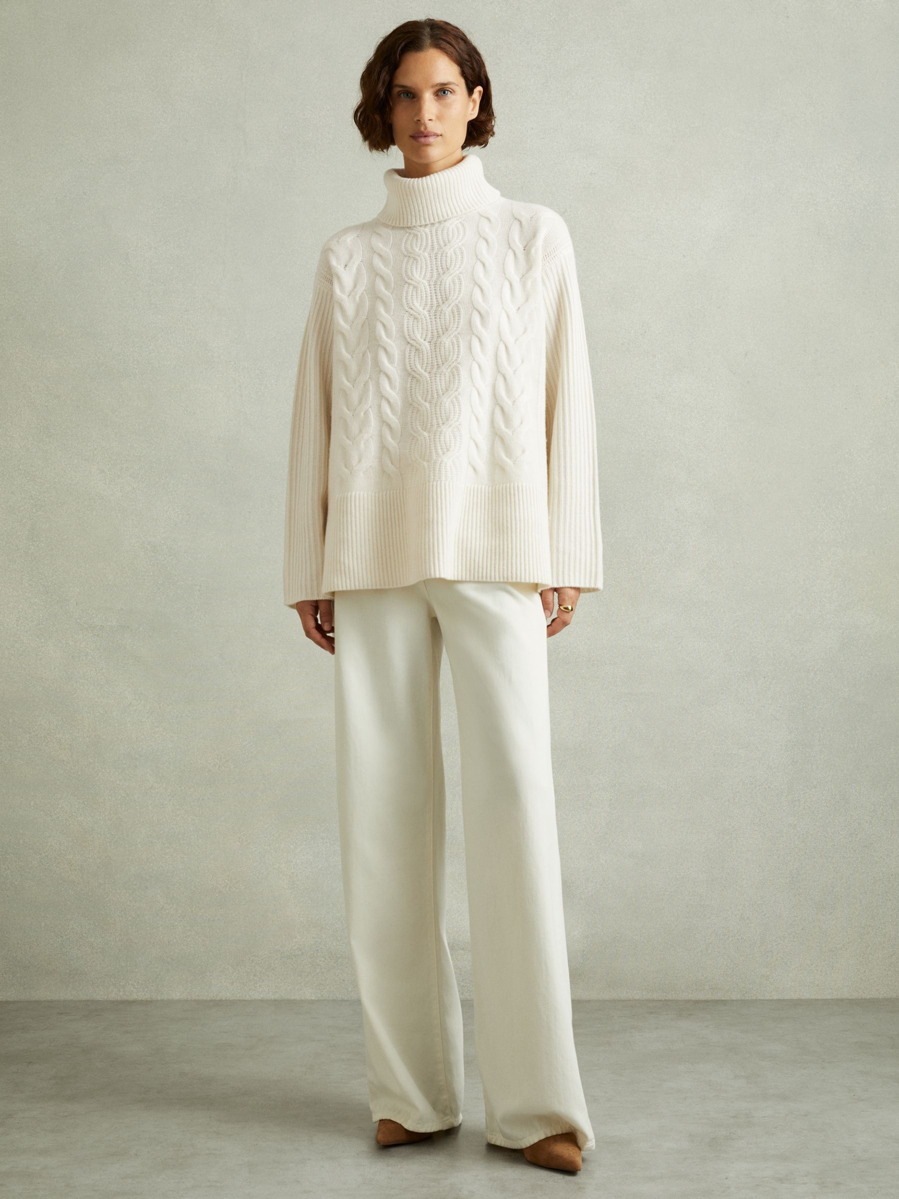 Wool-Cashmere Cable Knit Roll Neck Jumper in Cream
