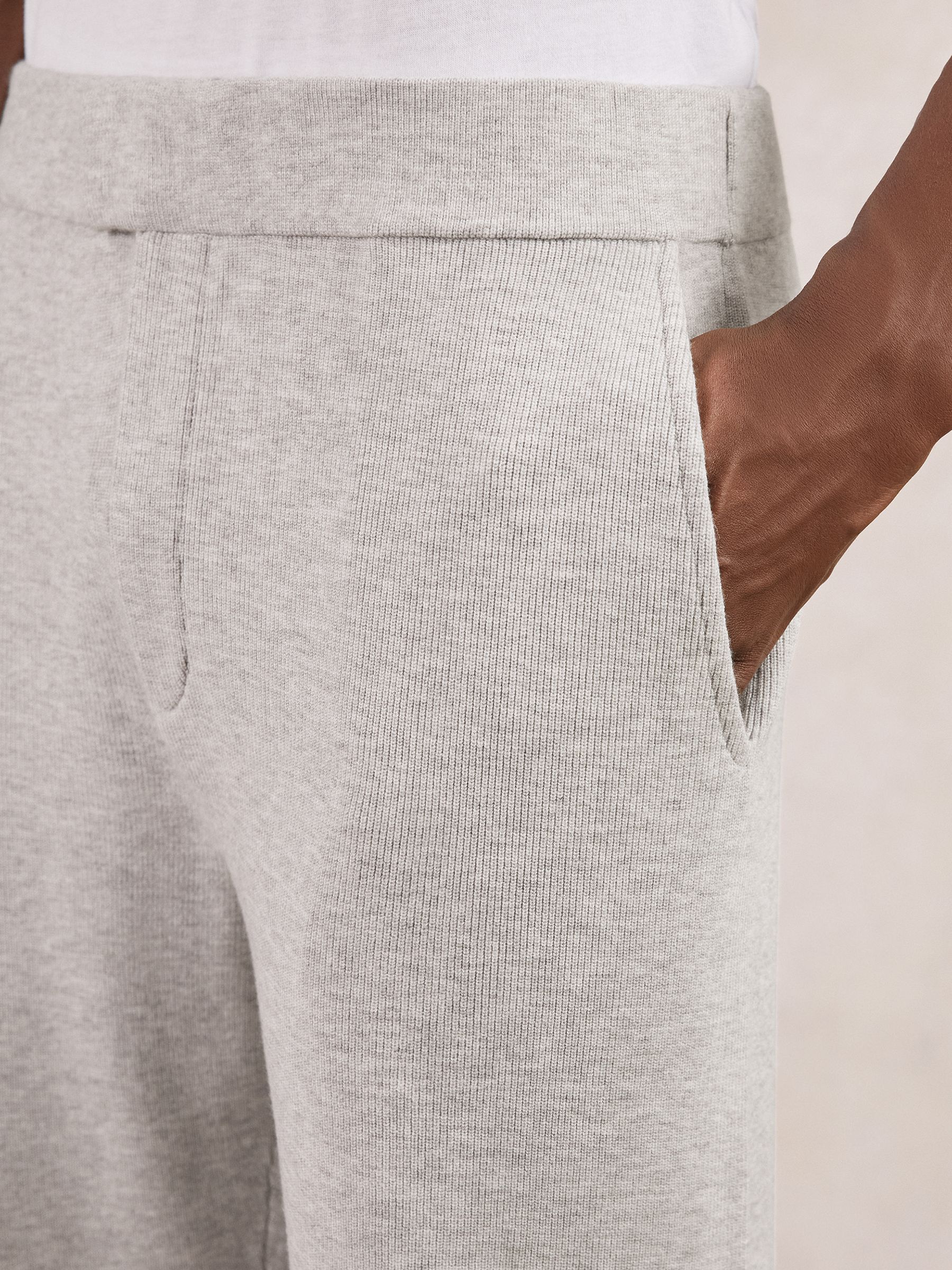 Tapered Fit Knitted Trousers in Soft Grey