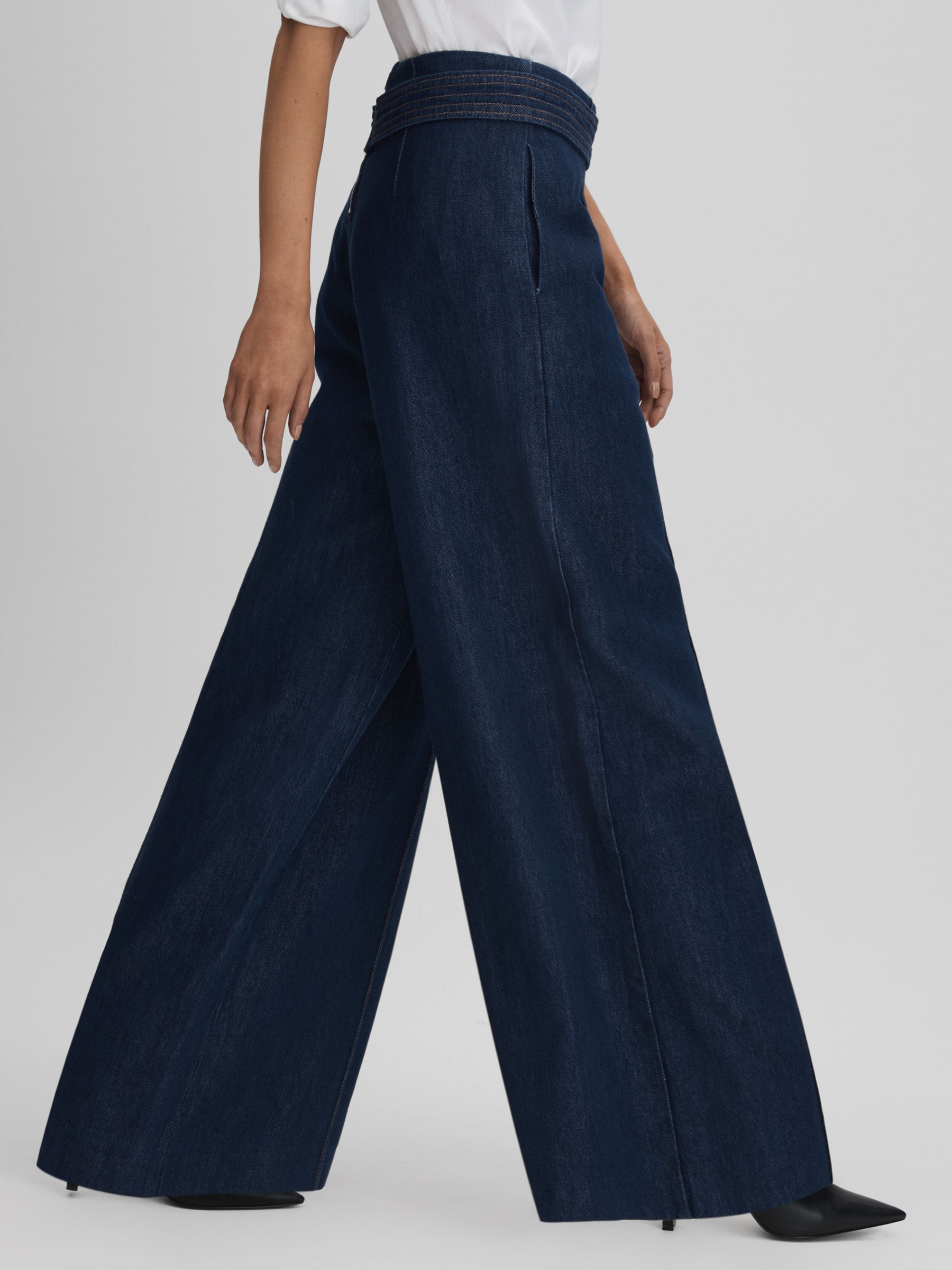 Belted Wide Leg Jeans in Dark Blue