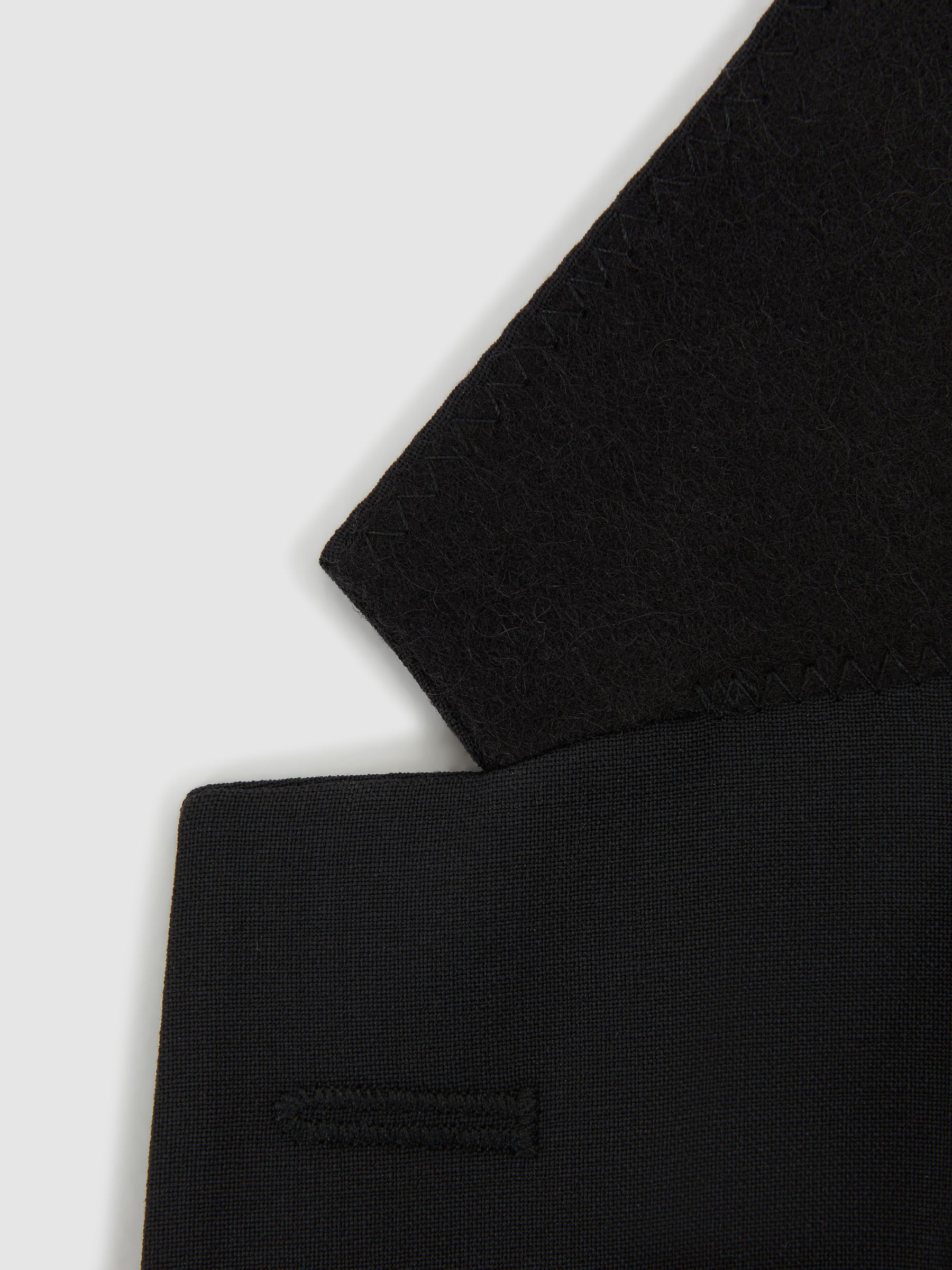 Modern Fit Travel Blazer in Black