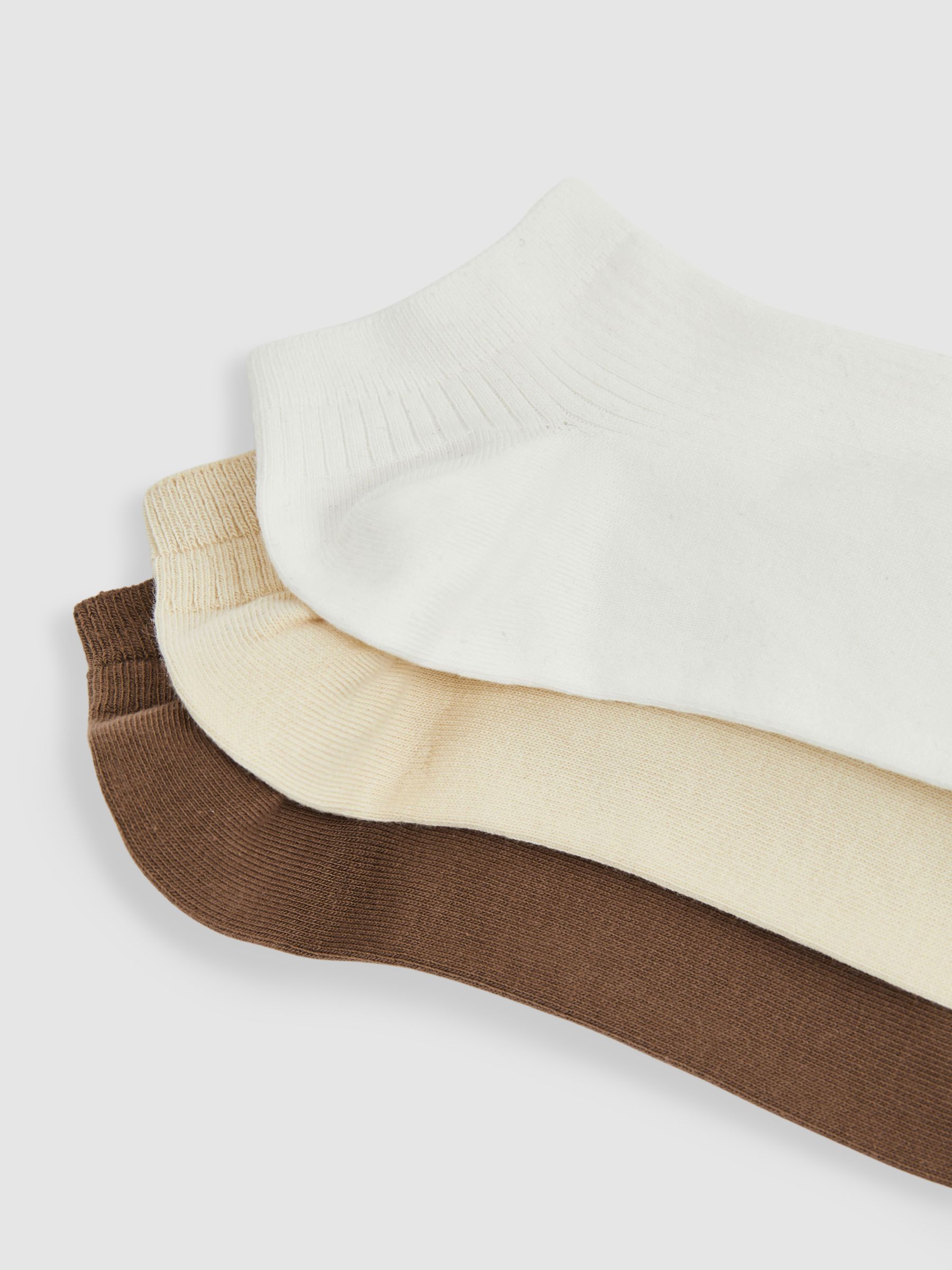 3 Pack of Trainer Socks in Chocolate/White