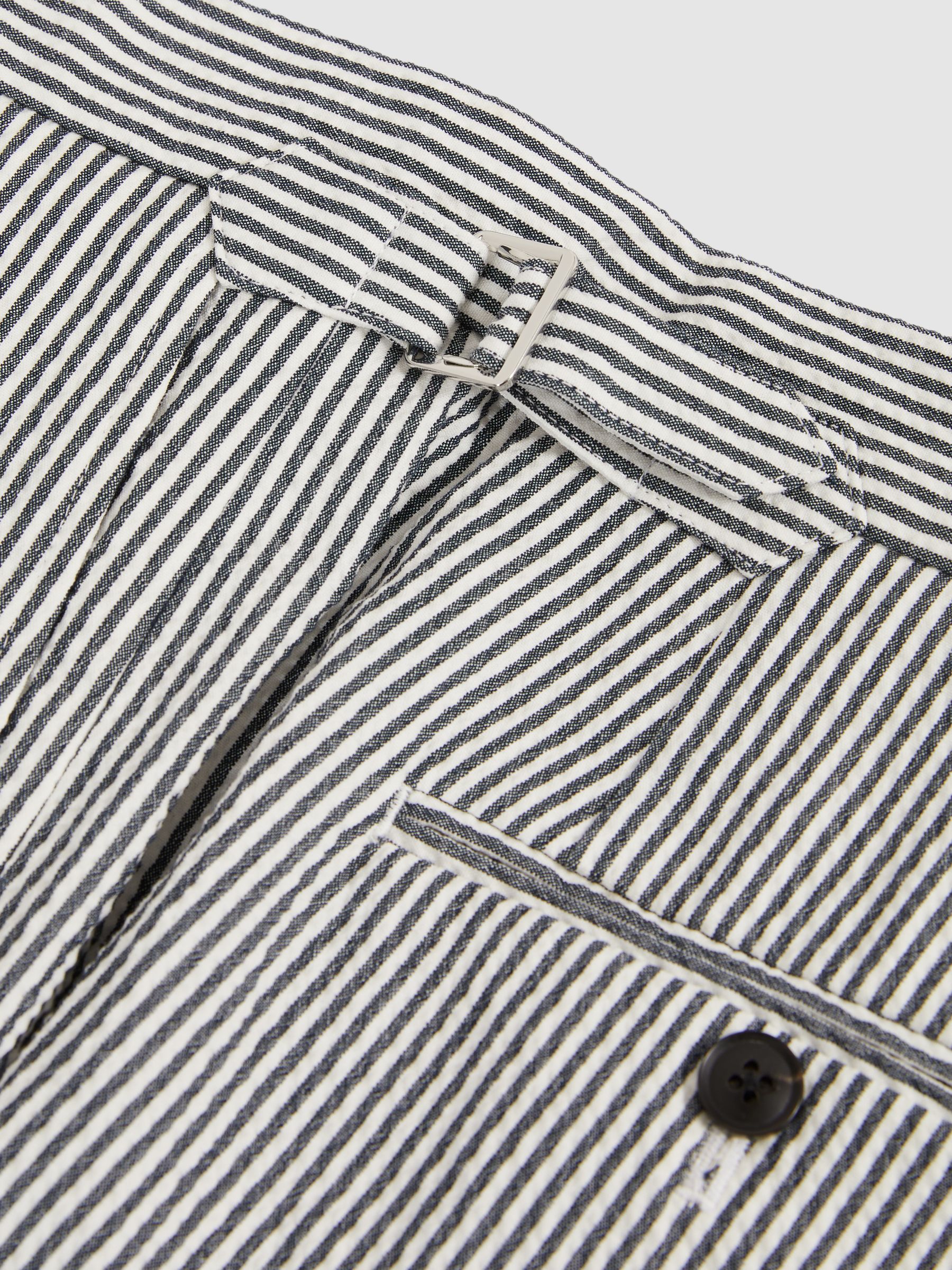 Stretch-Cotton Seersucker Striped Shorts in Navy/White