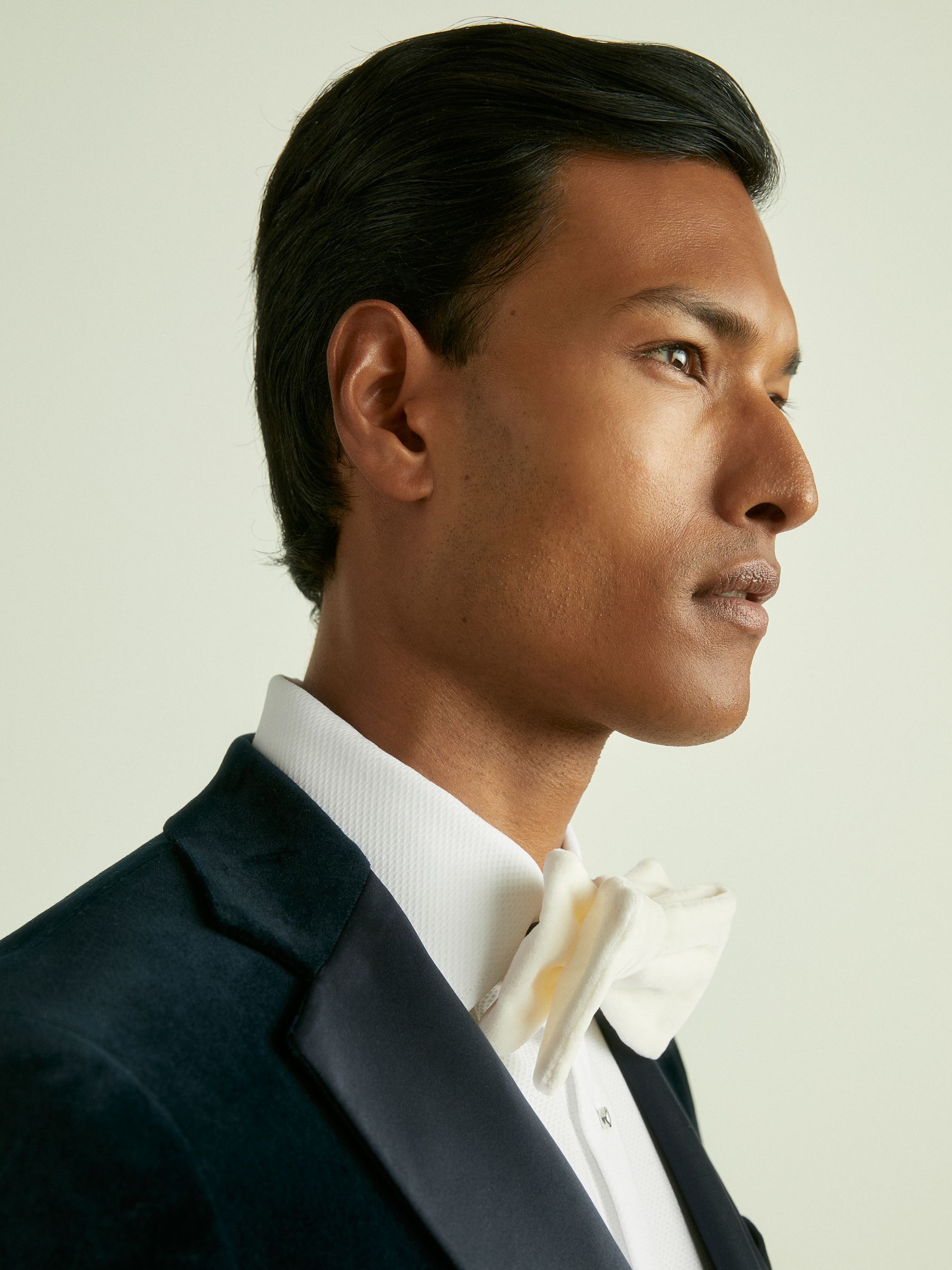 Velvet Bow Tie in Ivory