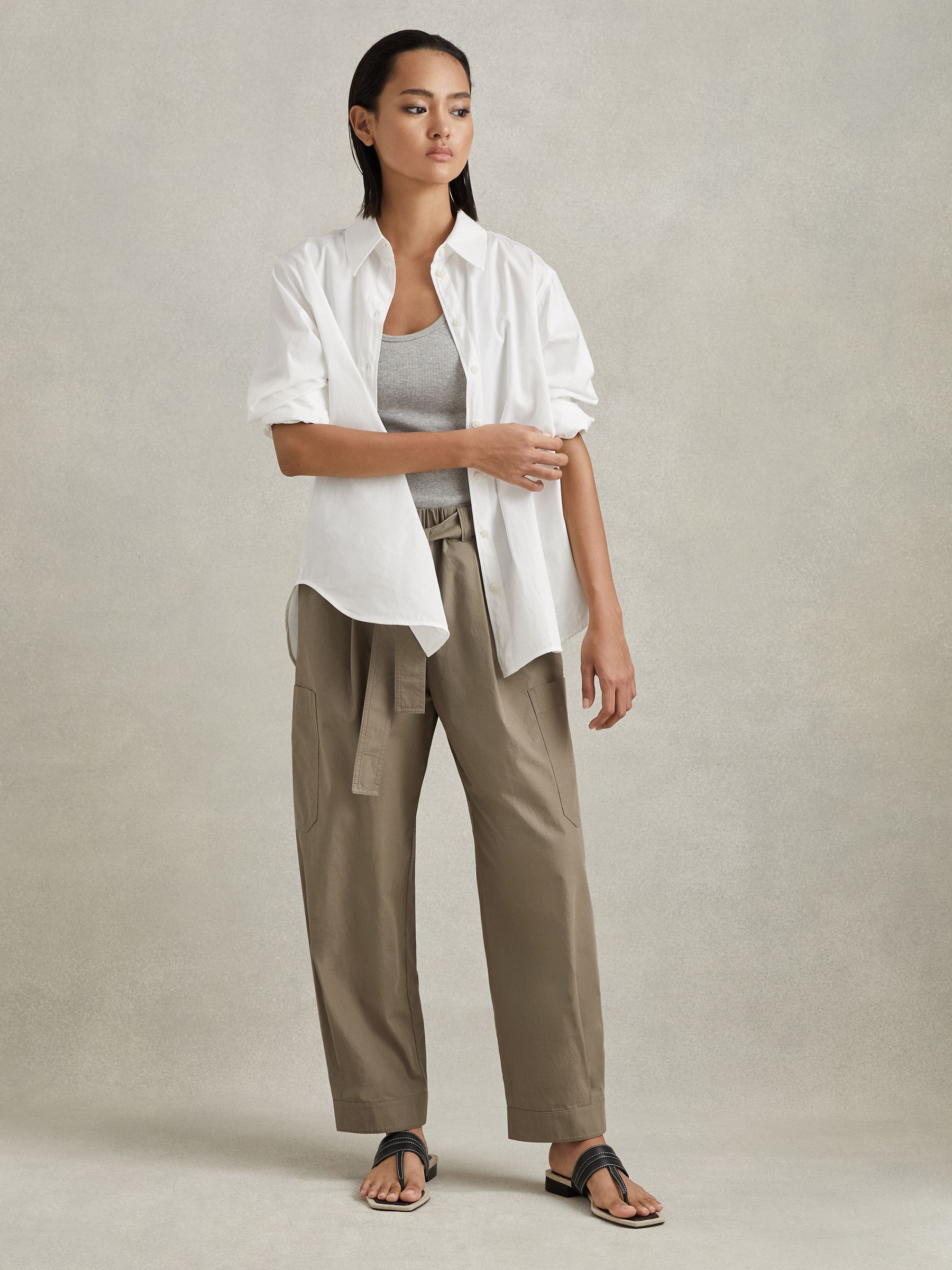 Leather Strap Thong Sandals in Black