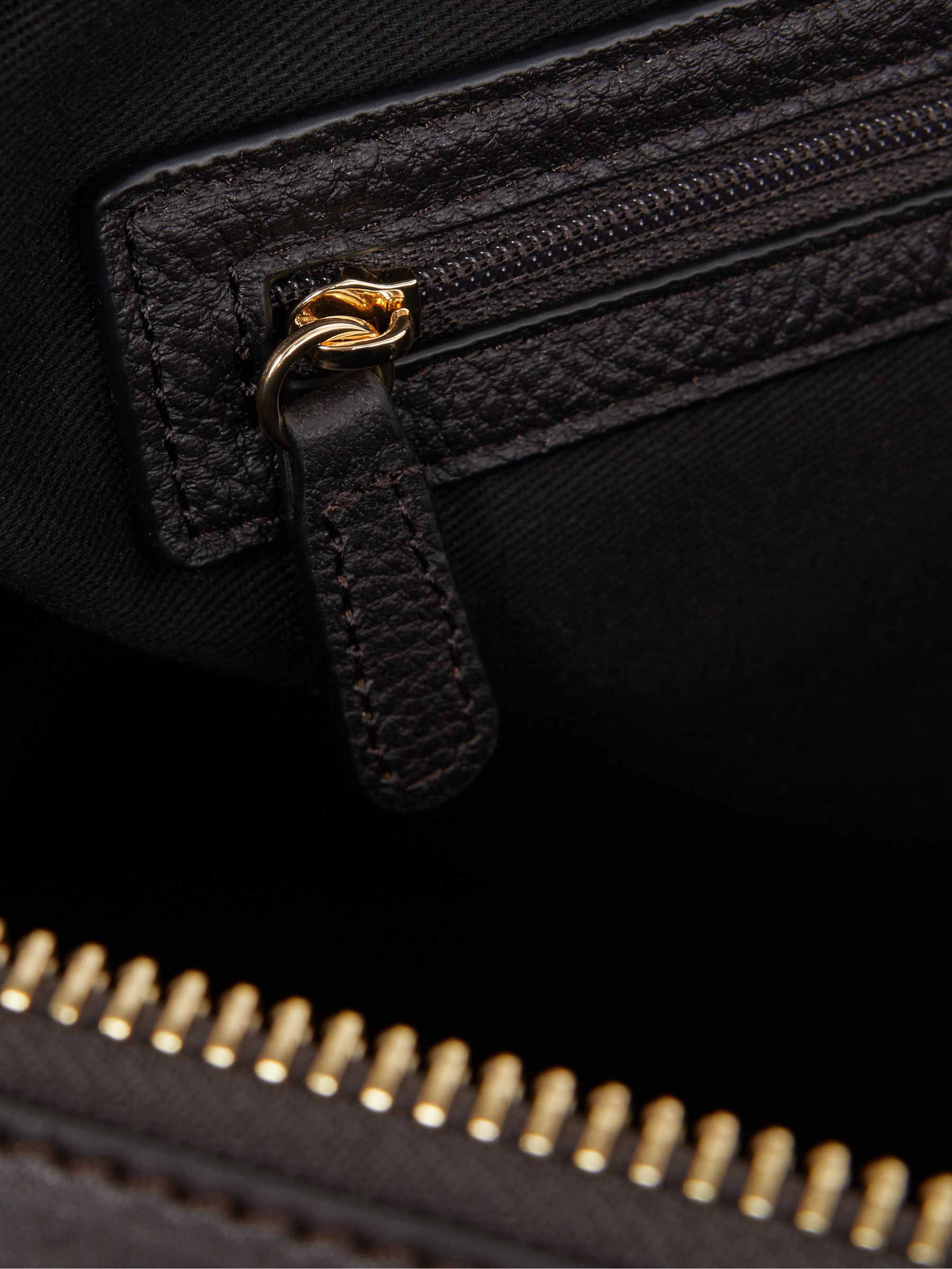 Leather Holdall in Chocolate