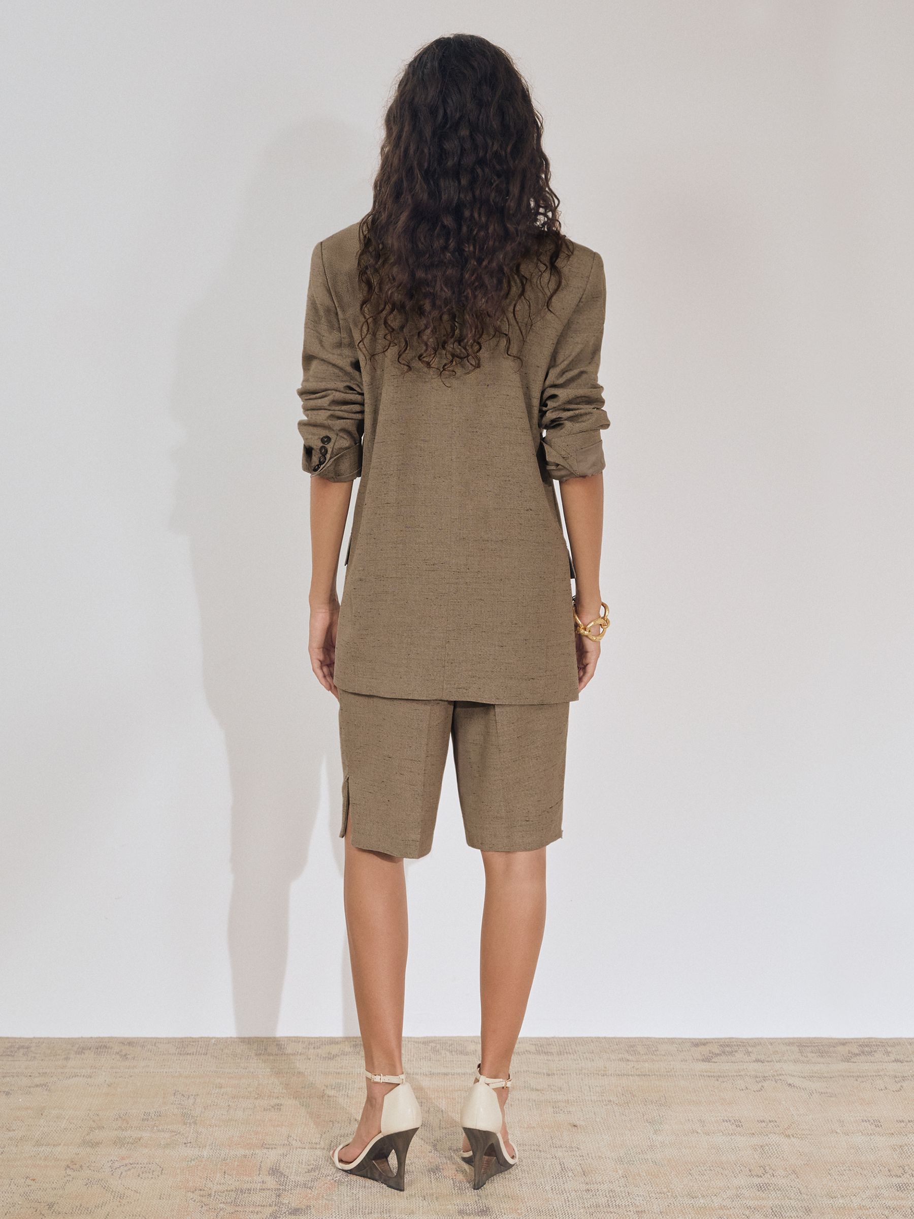 Atelier Side-Zip Tailored Shorts With Linen in Grey