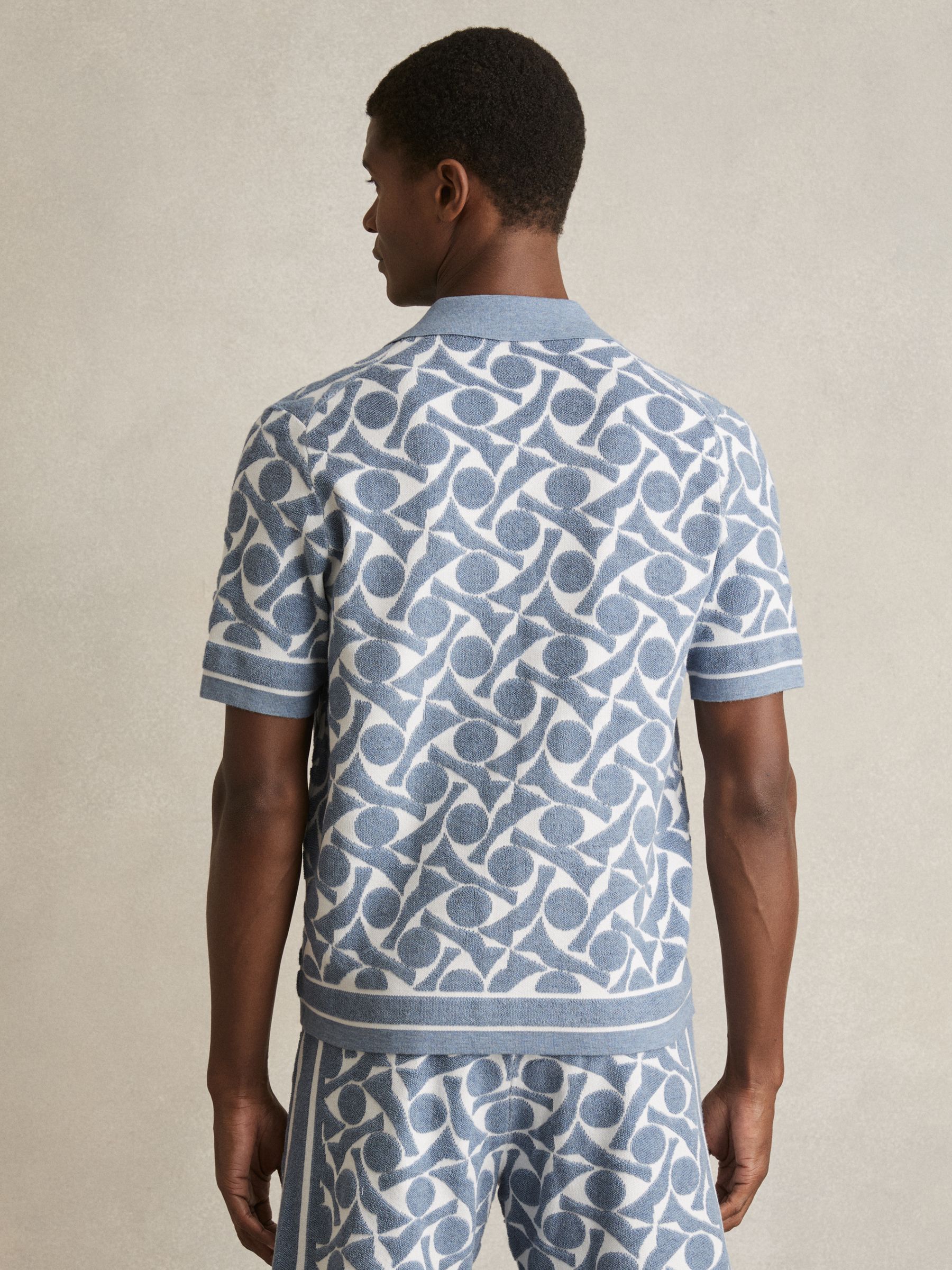 Abstract Pattern Towelling Shirt in Soft Blue/White