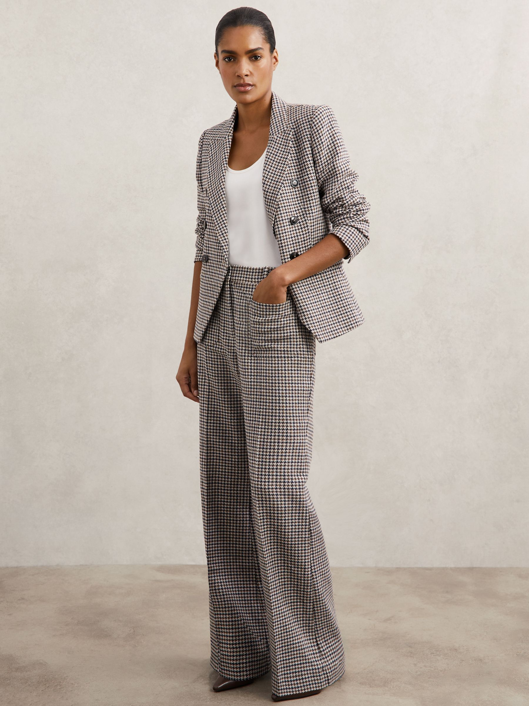 Trousers in Navy Neutral Check