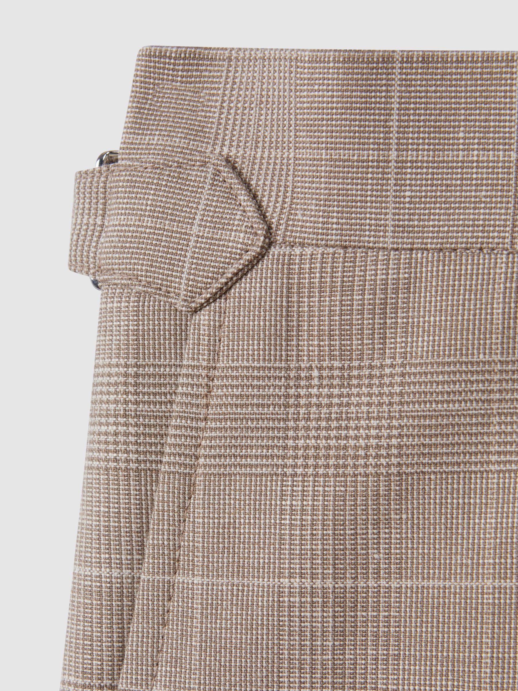 Check Side Adjuster Shorts in Oatmeal