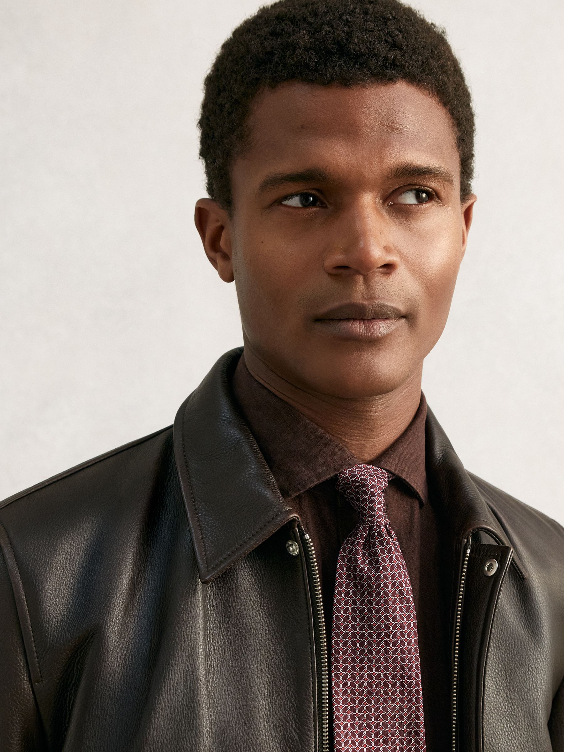 Silk Geometric-Chain Print Tie in Bordeaux