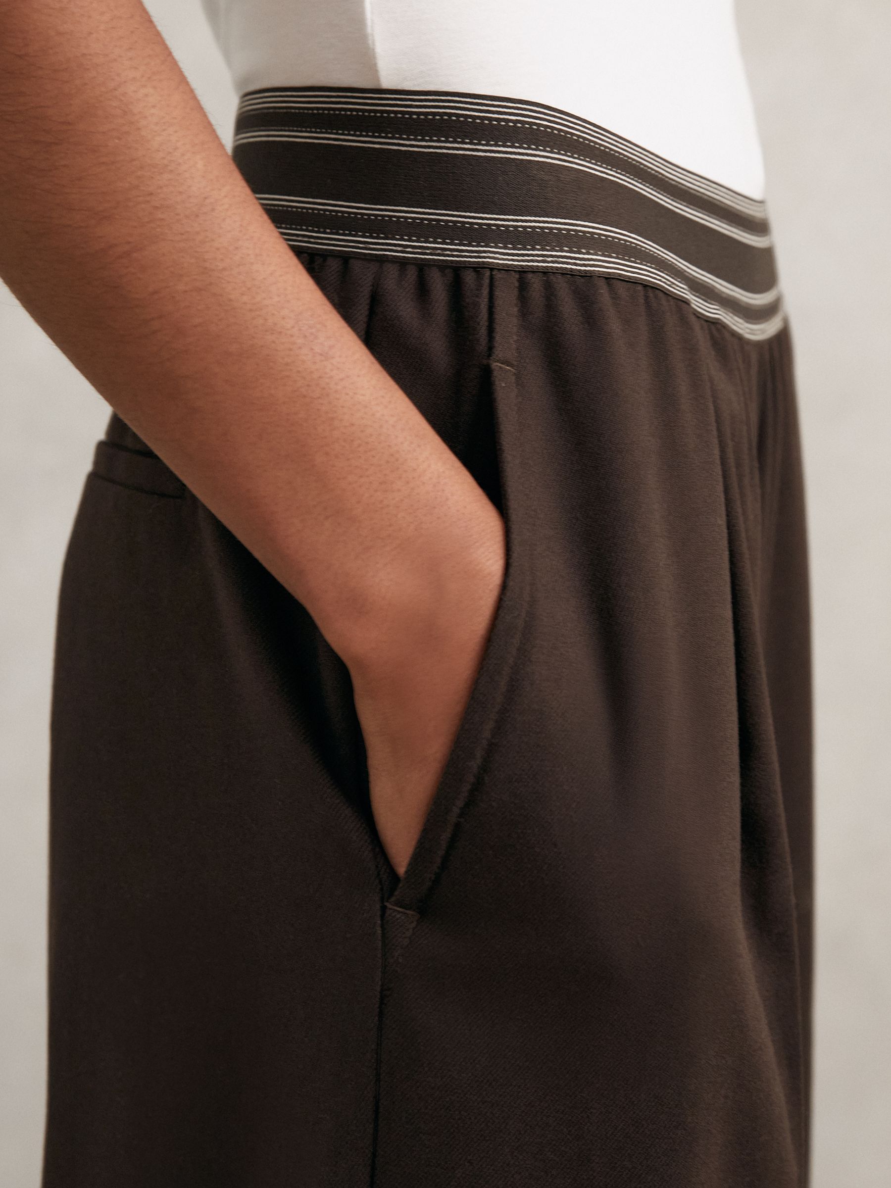 Petite Wide-Leg Contrast-Waistband Trousers in Chocolate Brown