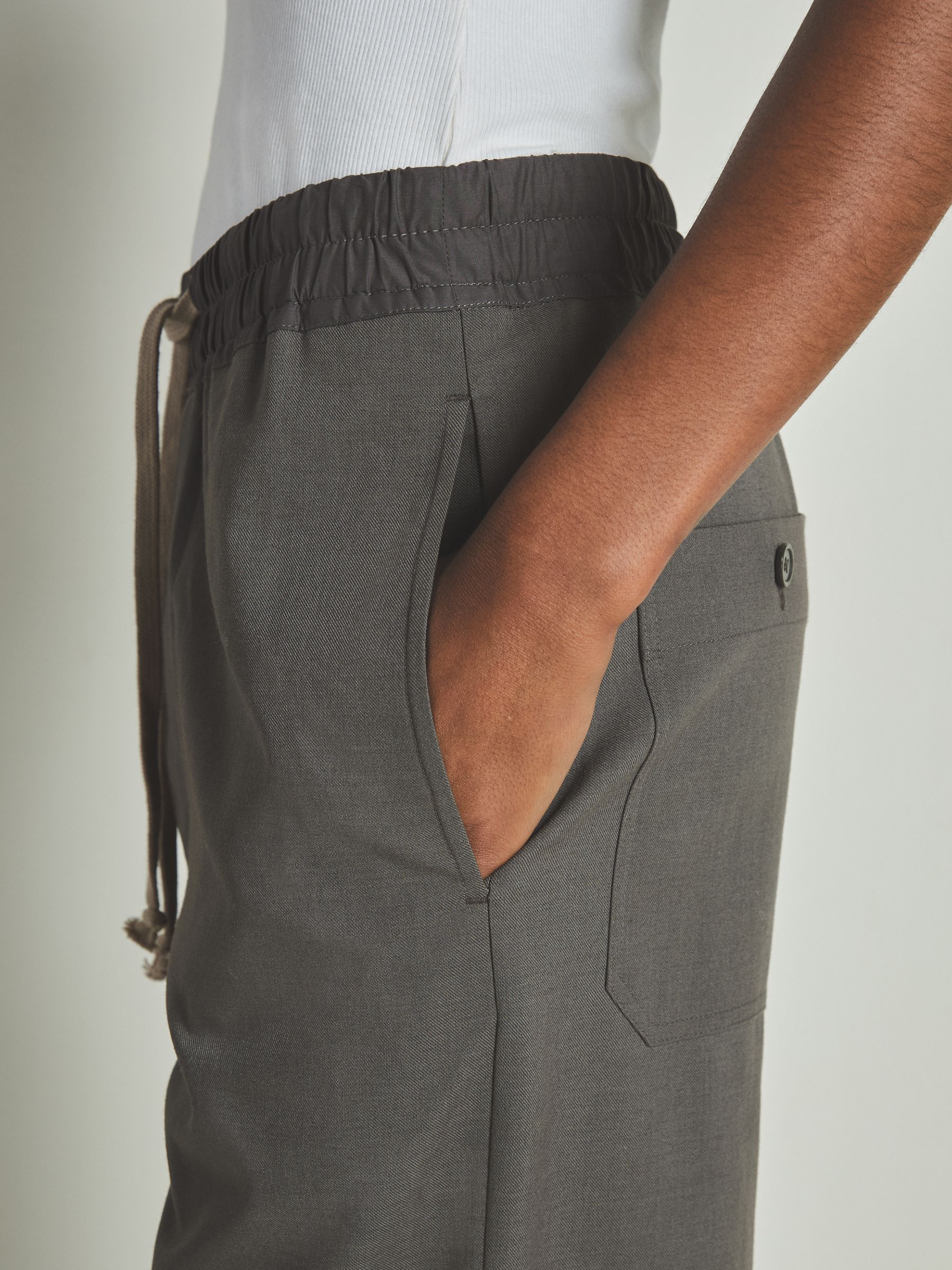 Reiss | Les 100 Ciels Twill Trousers with Lyocell and Wool in Charcoal