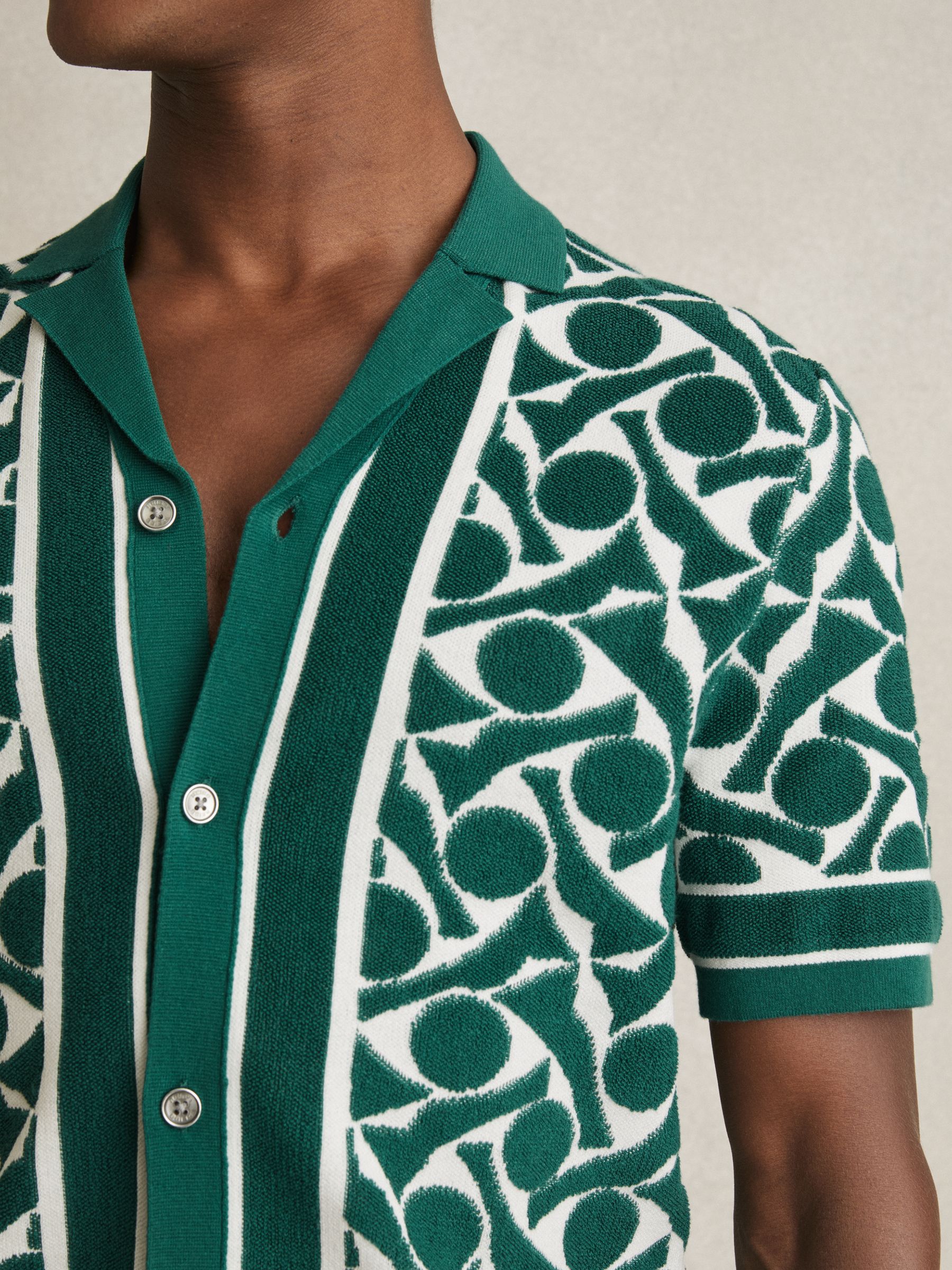 Abstract Pattern Towelling Shirt in Green/White