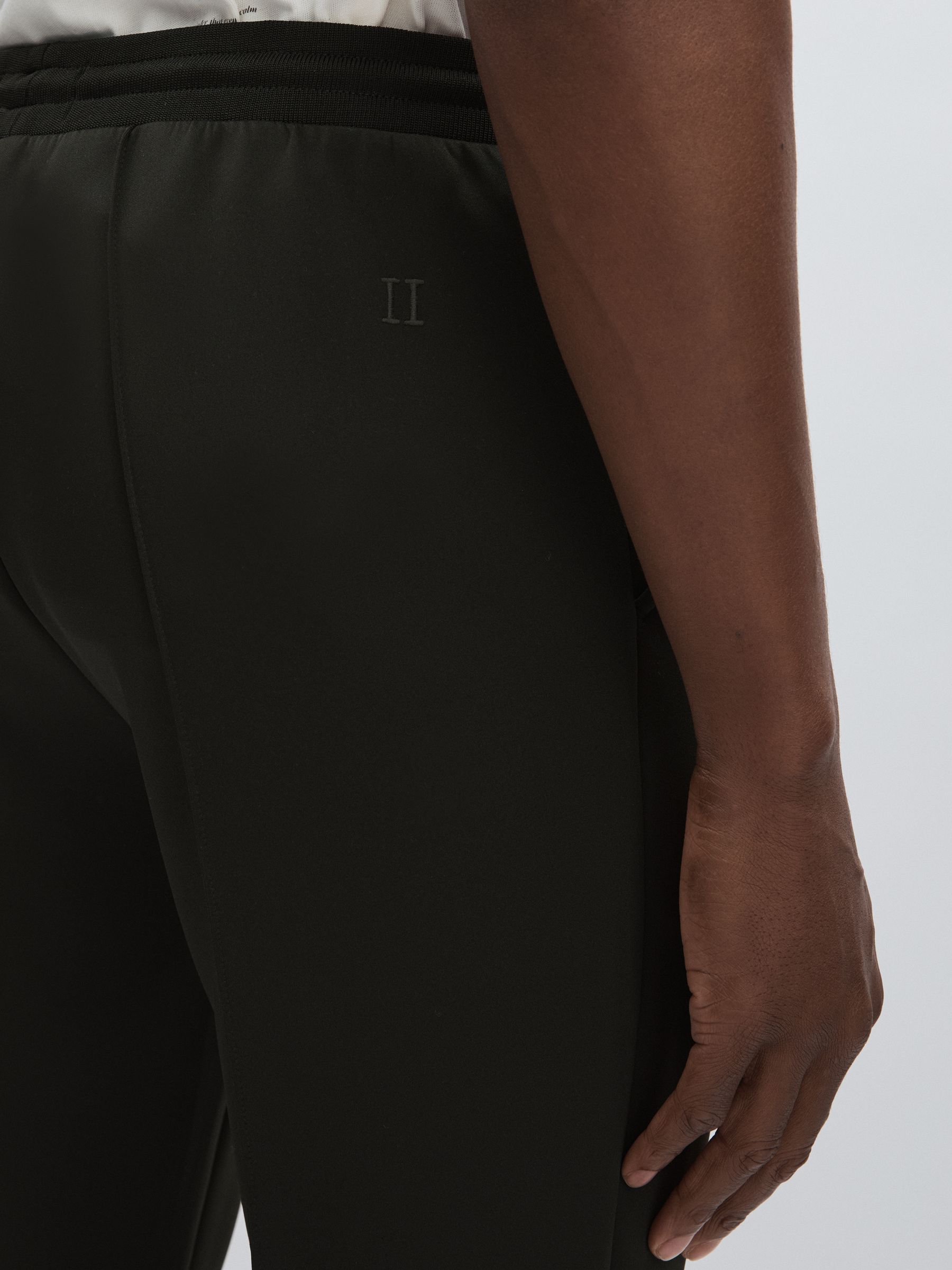 Les Deux Slim-Fit Drawstring Joggers in Dark Green