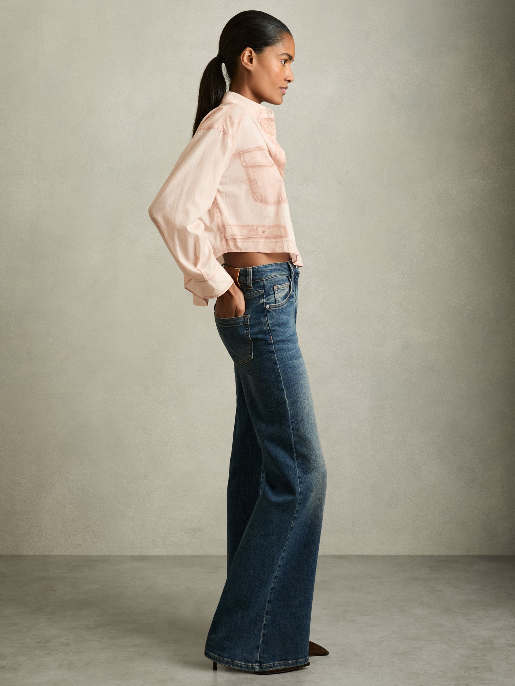 Cotton Denim-Print Cropped Shirt in Pale Pink