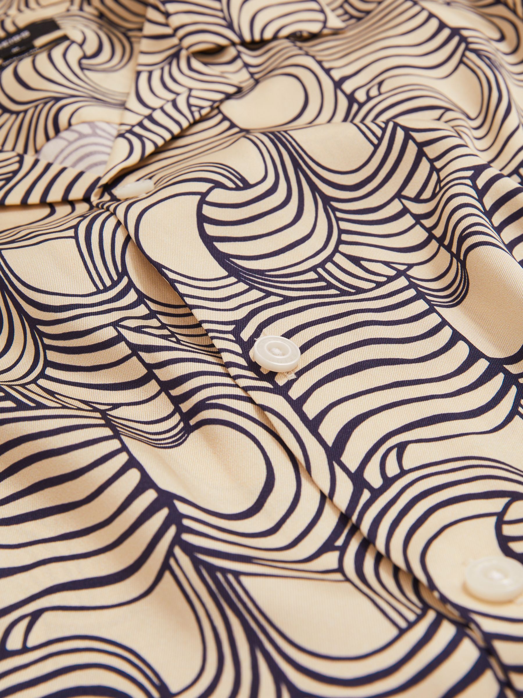 Wave Print Cuban Collar Shirt in Off White/Navy